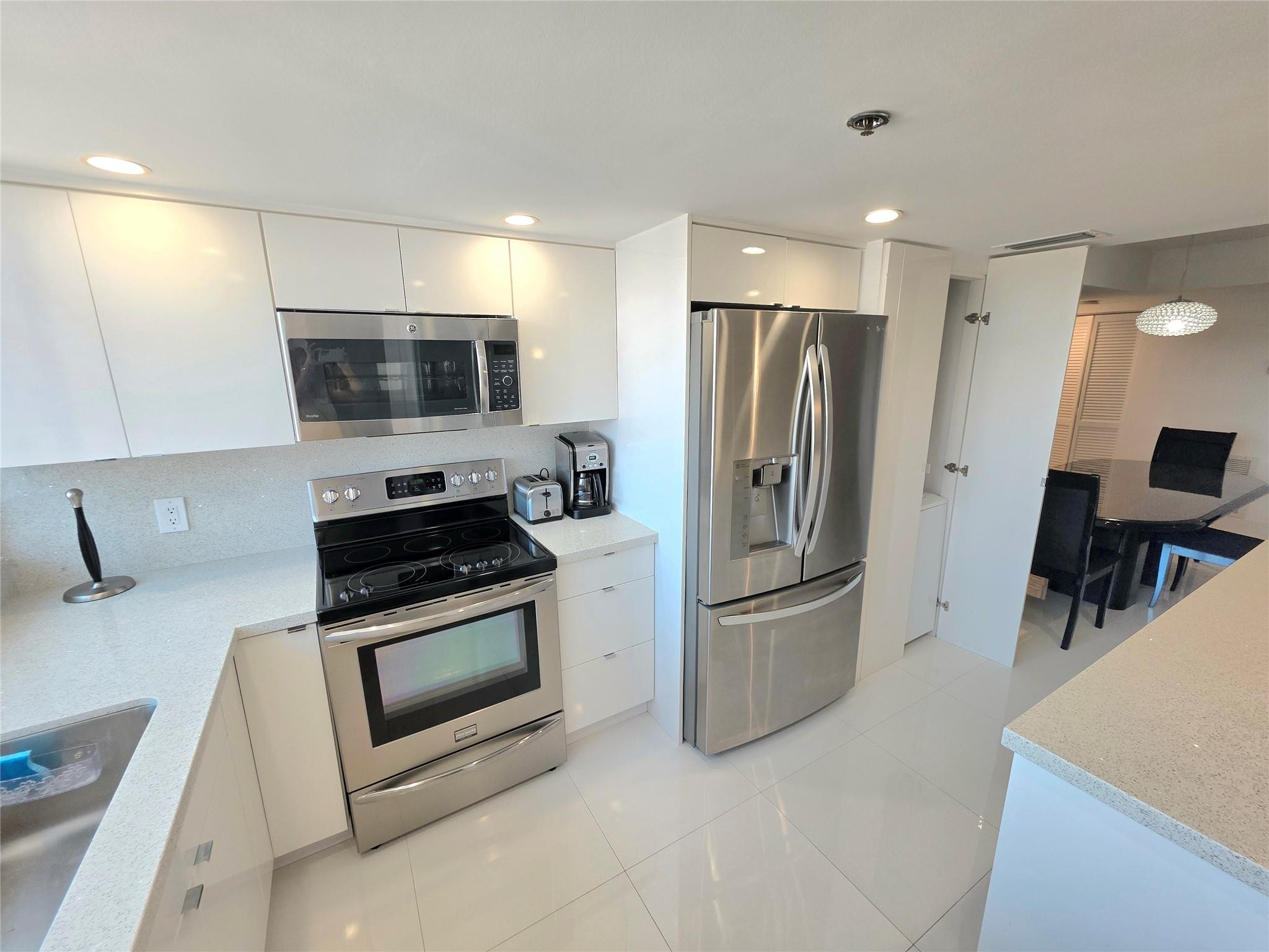 RENAISSANCE III - Residential Lease