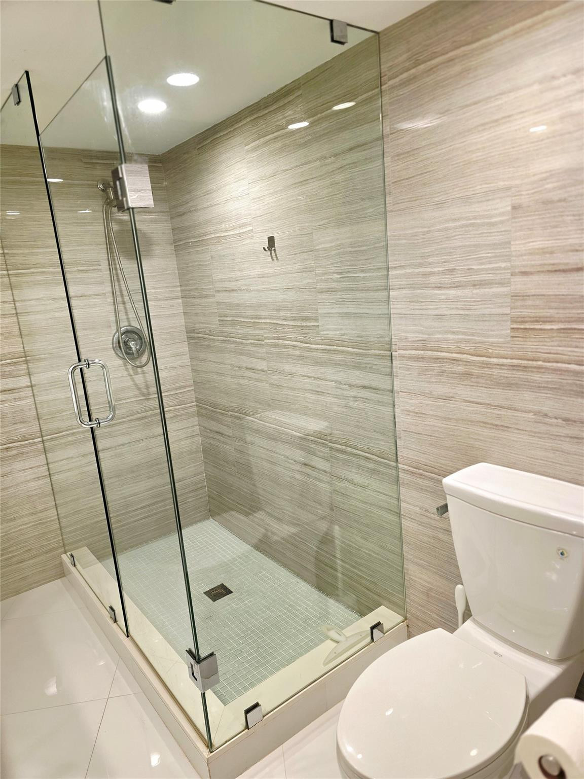 RENAISSANCE III - Residential Lease