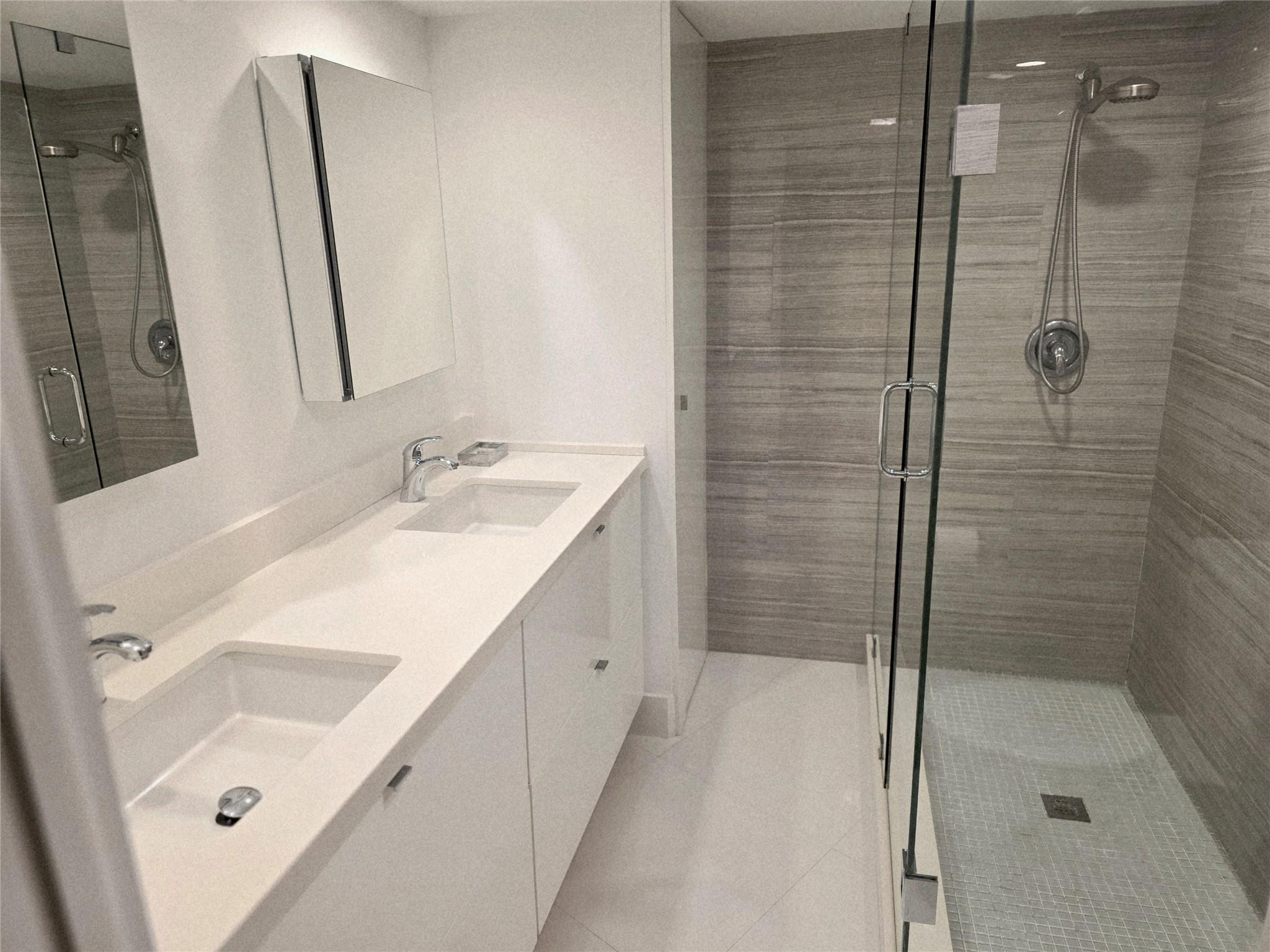 RENAISSANCE III - Residential Lease