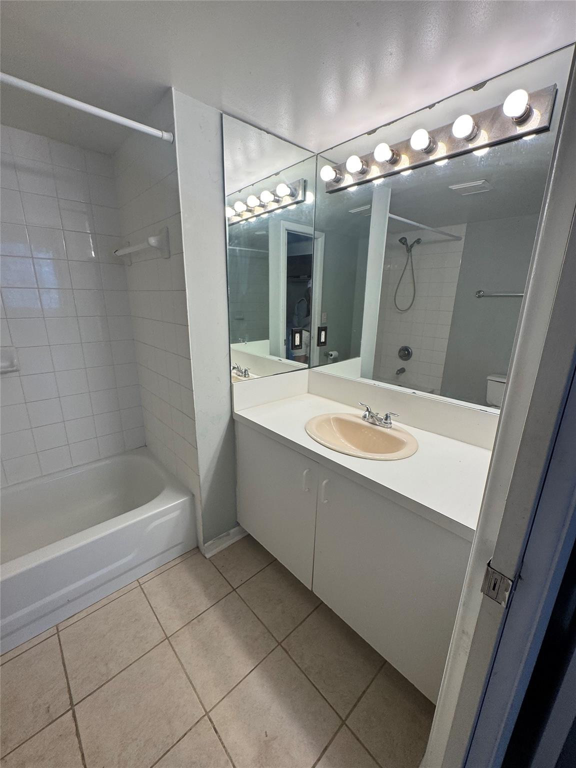 MILANO CONDO - Residential Lease