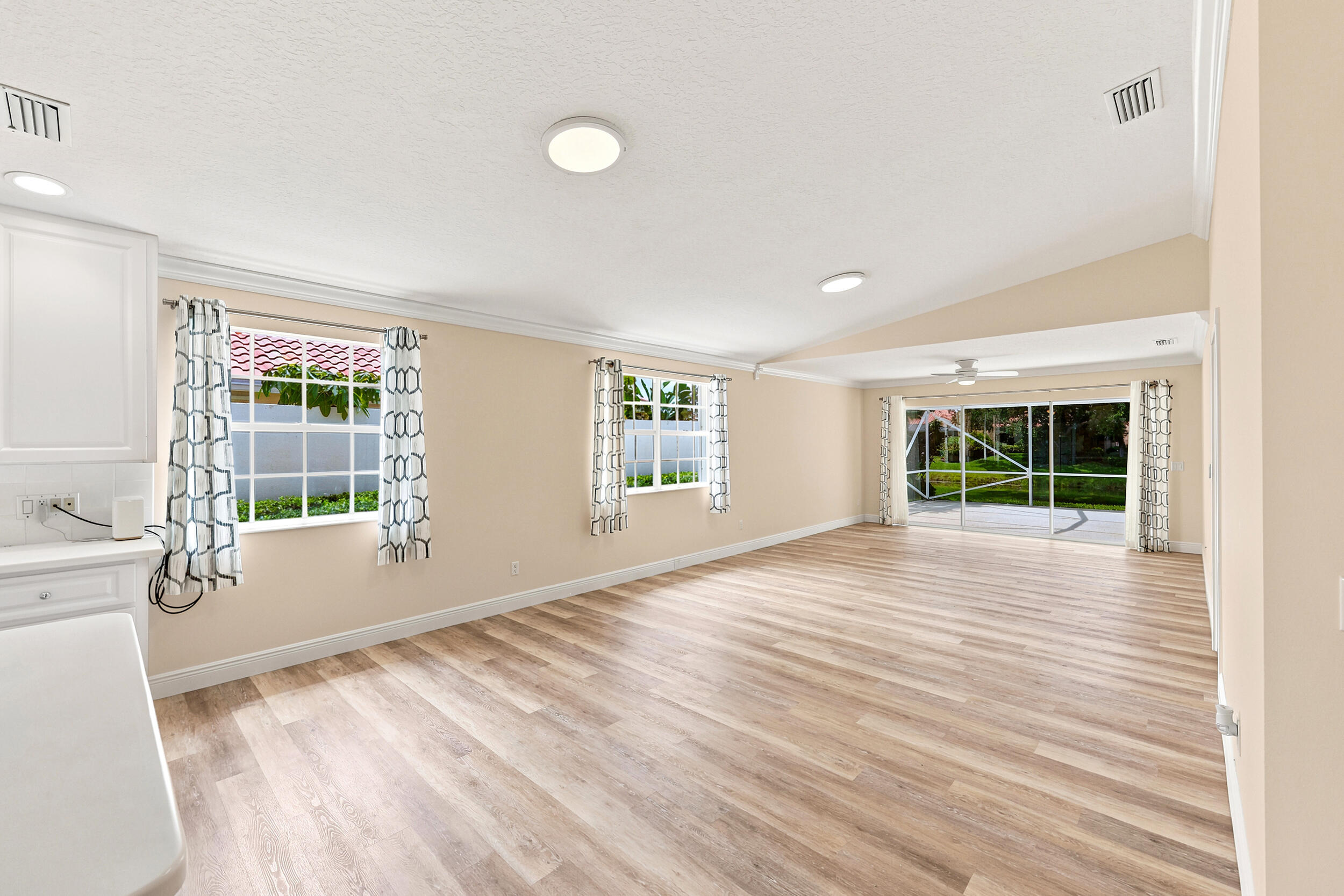 RIVERWALK - Residential