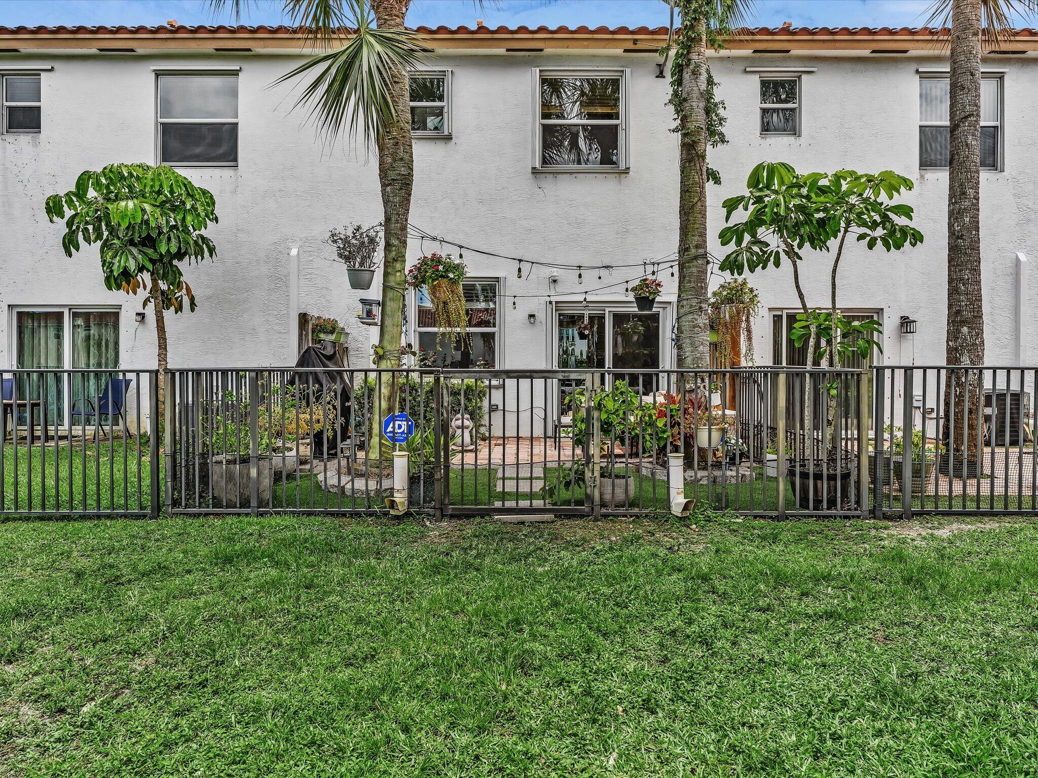 CHARLESTON COMMONS 2 - Residential