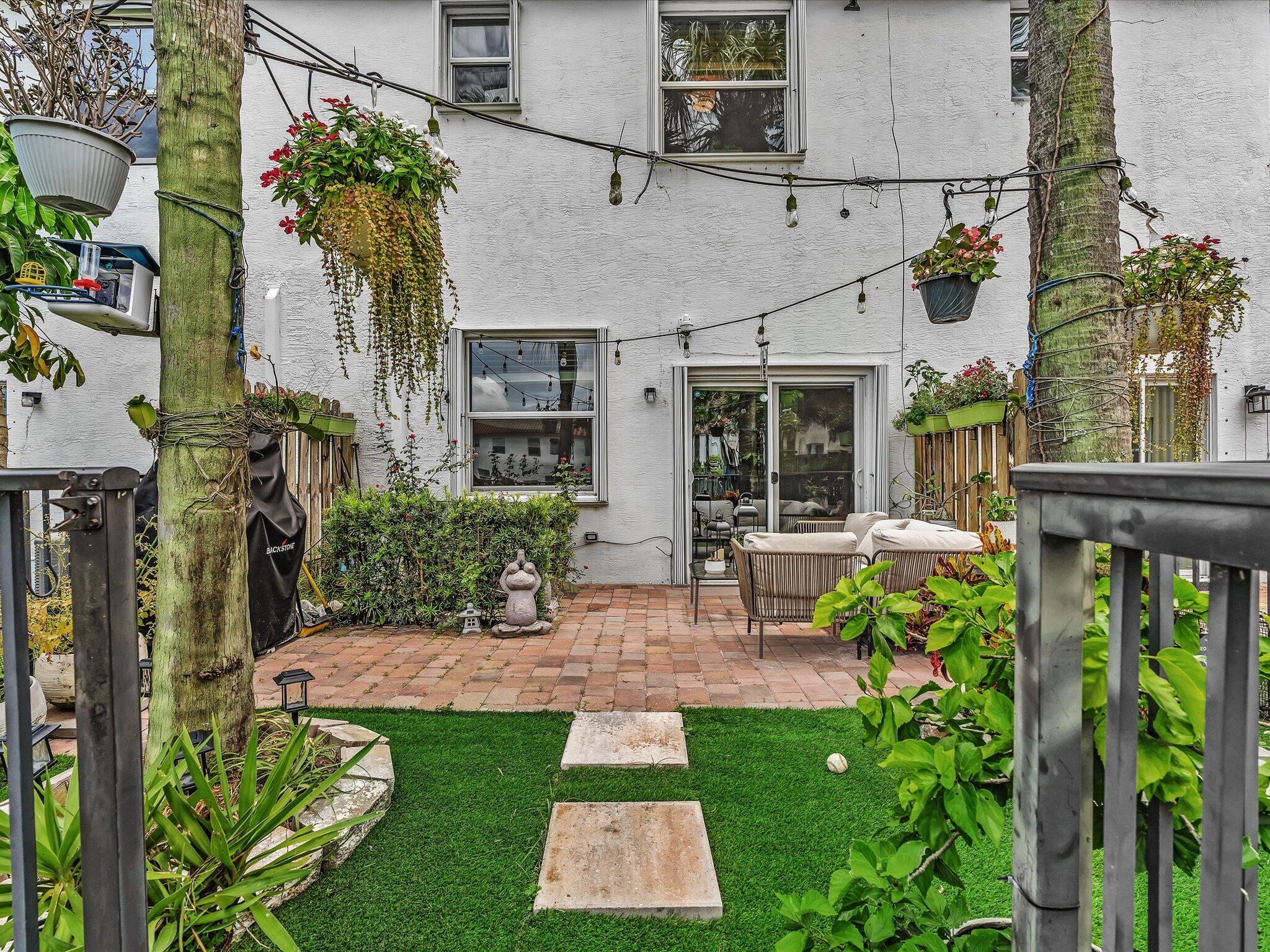 CHARLESTON COMMONS 2 - Residential