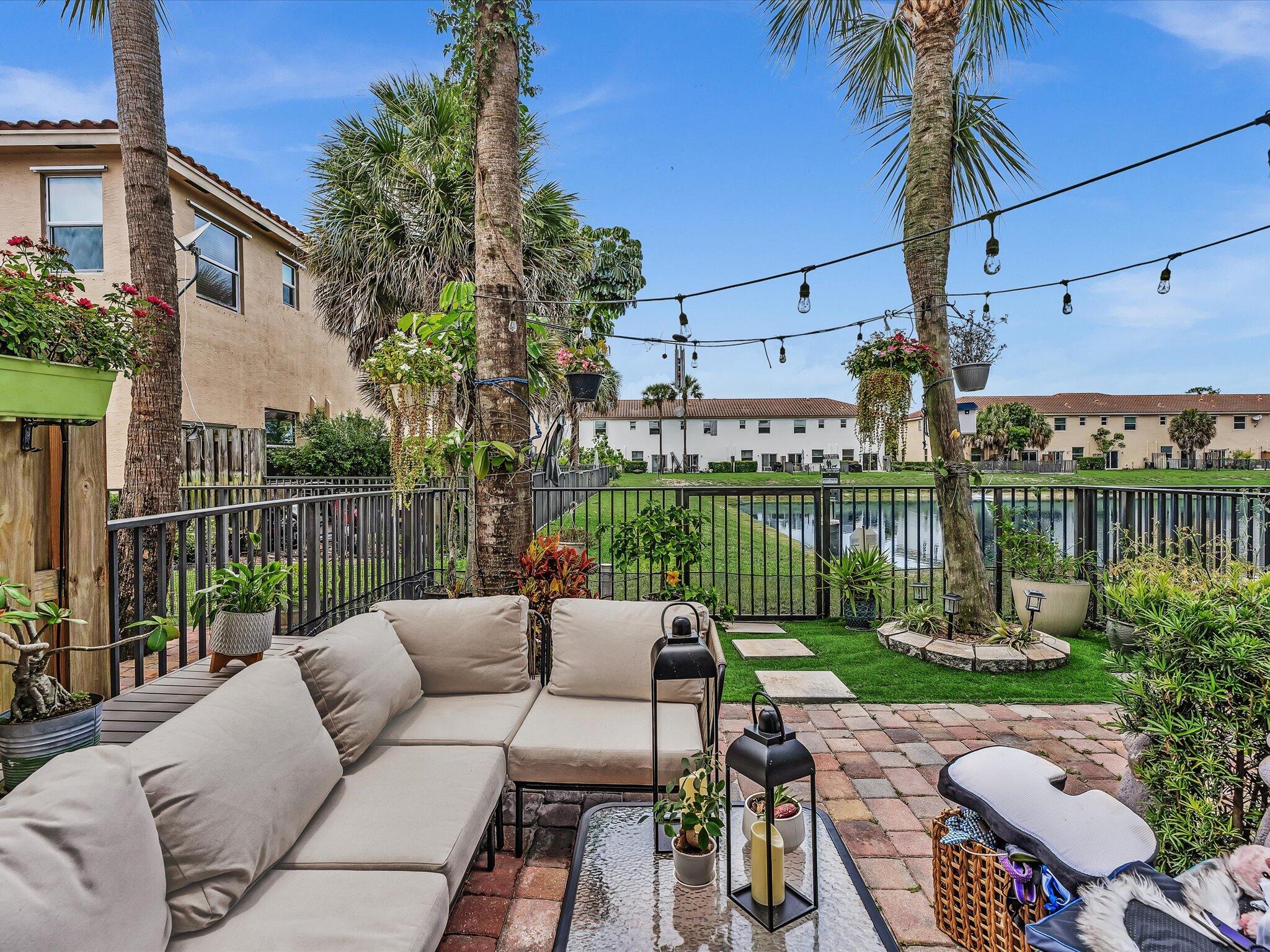 CHARLESTON COMMONS 2 - Residential