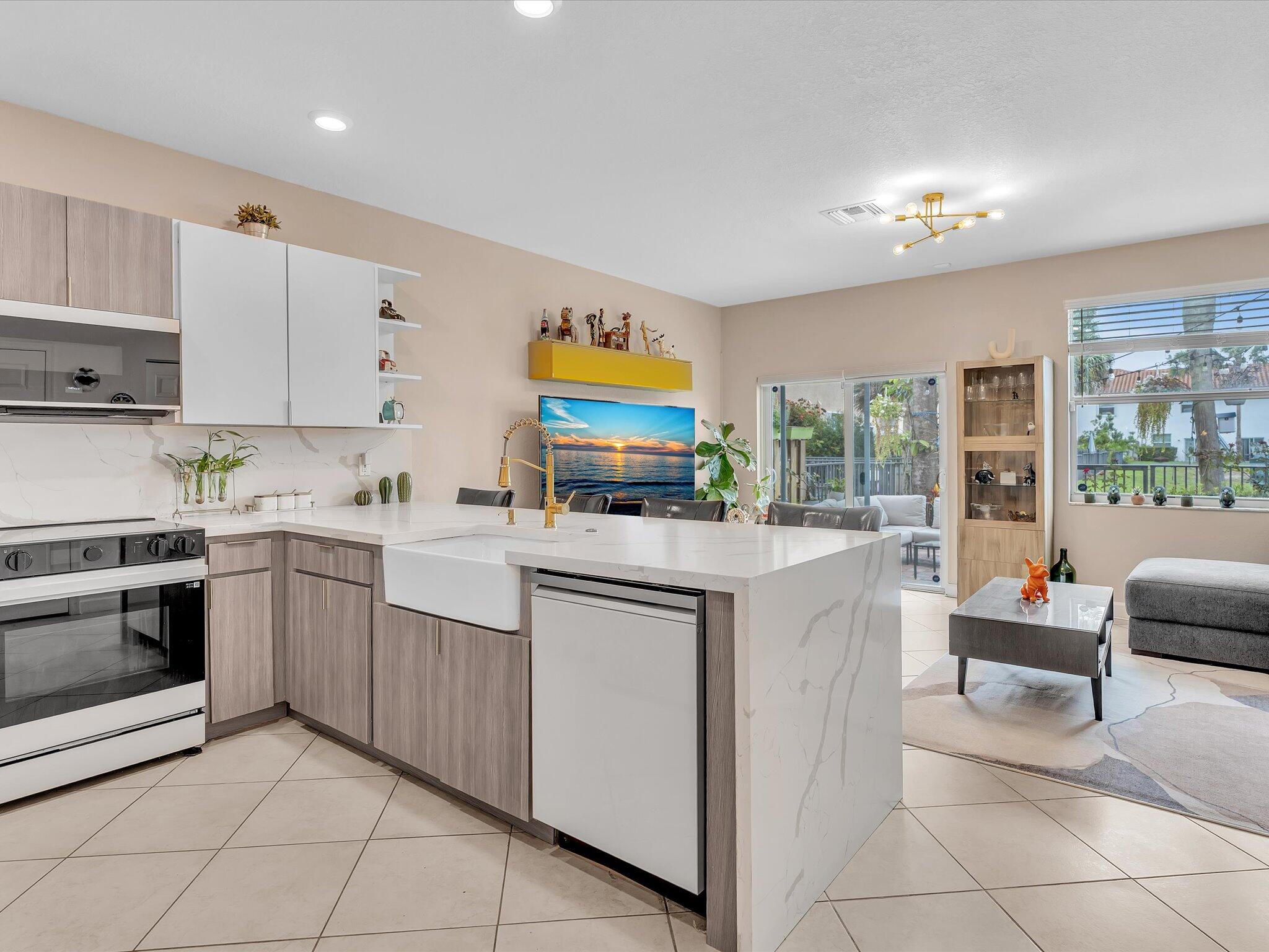 CHARLESTON COMMONS 2 - Residential