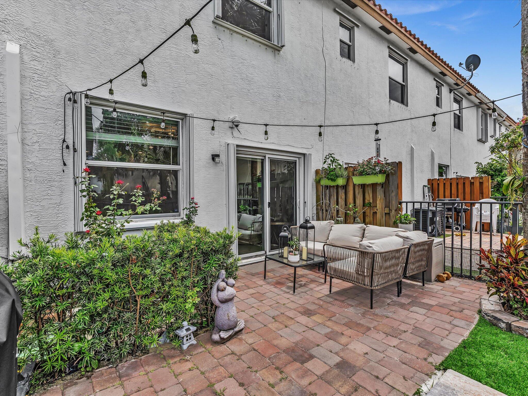 CHARLESTON COMMONS 2 - Residential