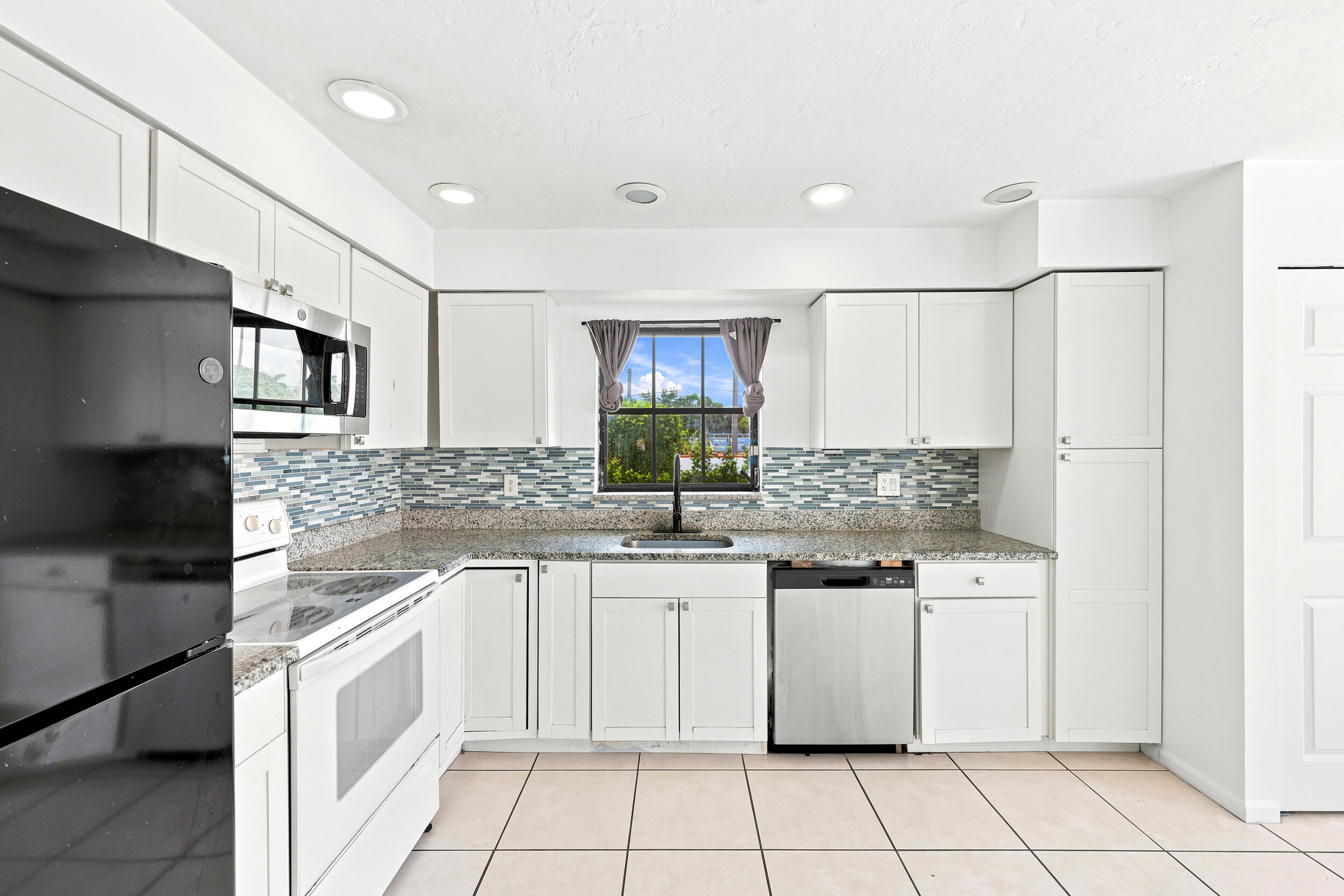 GOLFVIEW HARBOUR TOWNHOUSES - Residential
