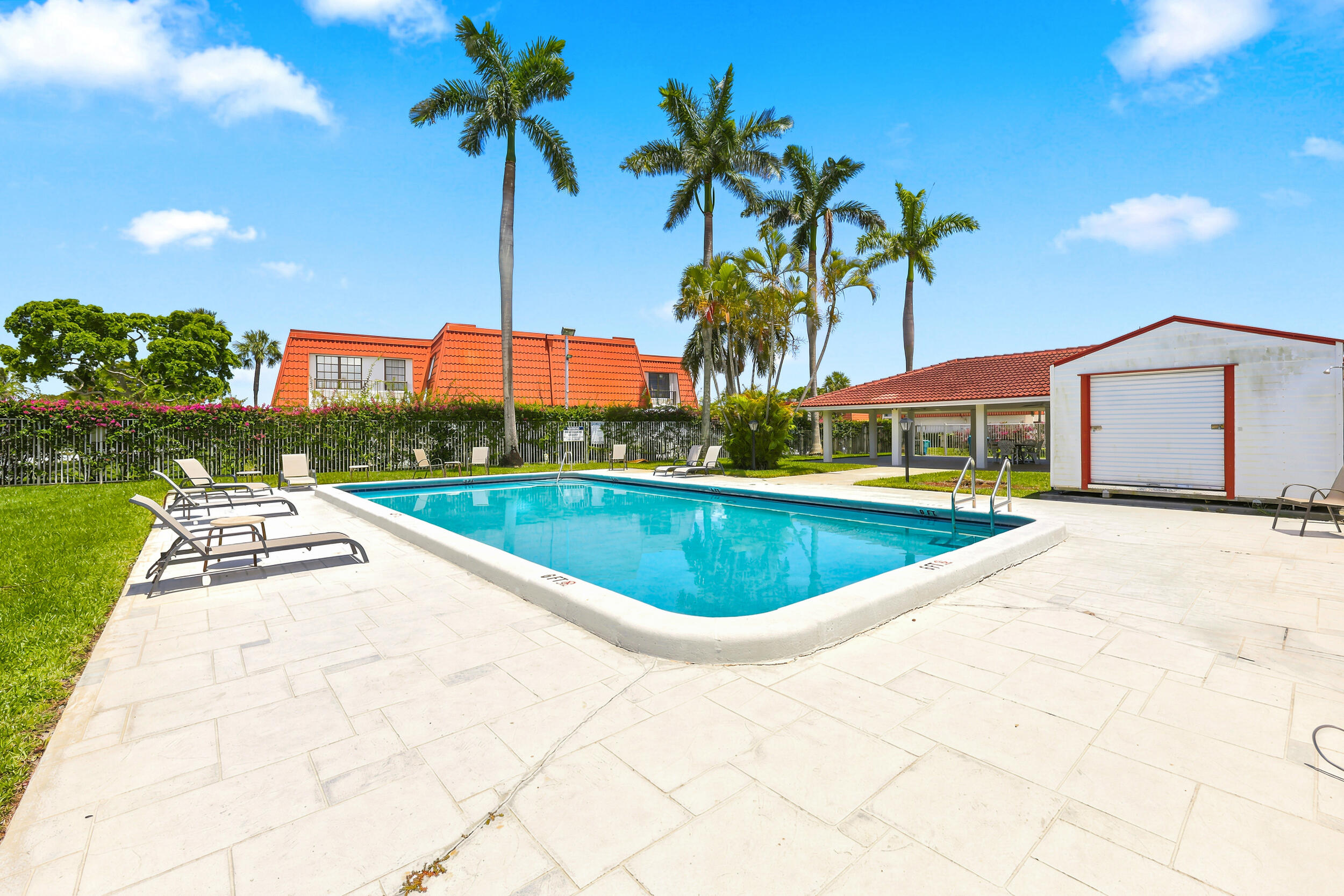 GOLFVIEW HARBOUR TOWNHOUSES - Residential