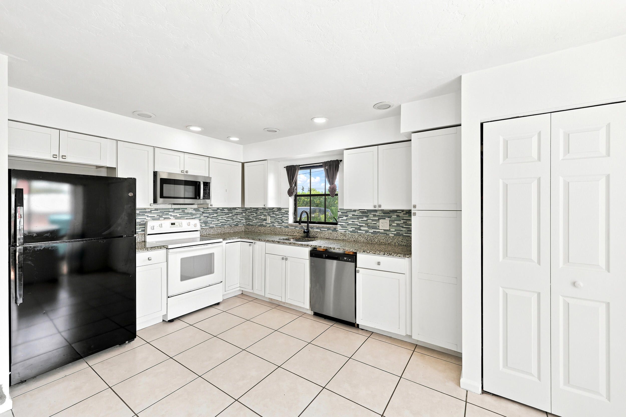 GOLFVIEW HARBOUR TOWNHOUSES - Residential