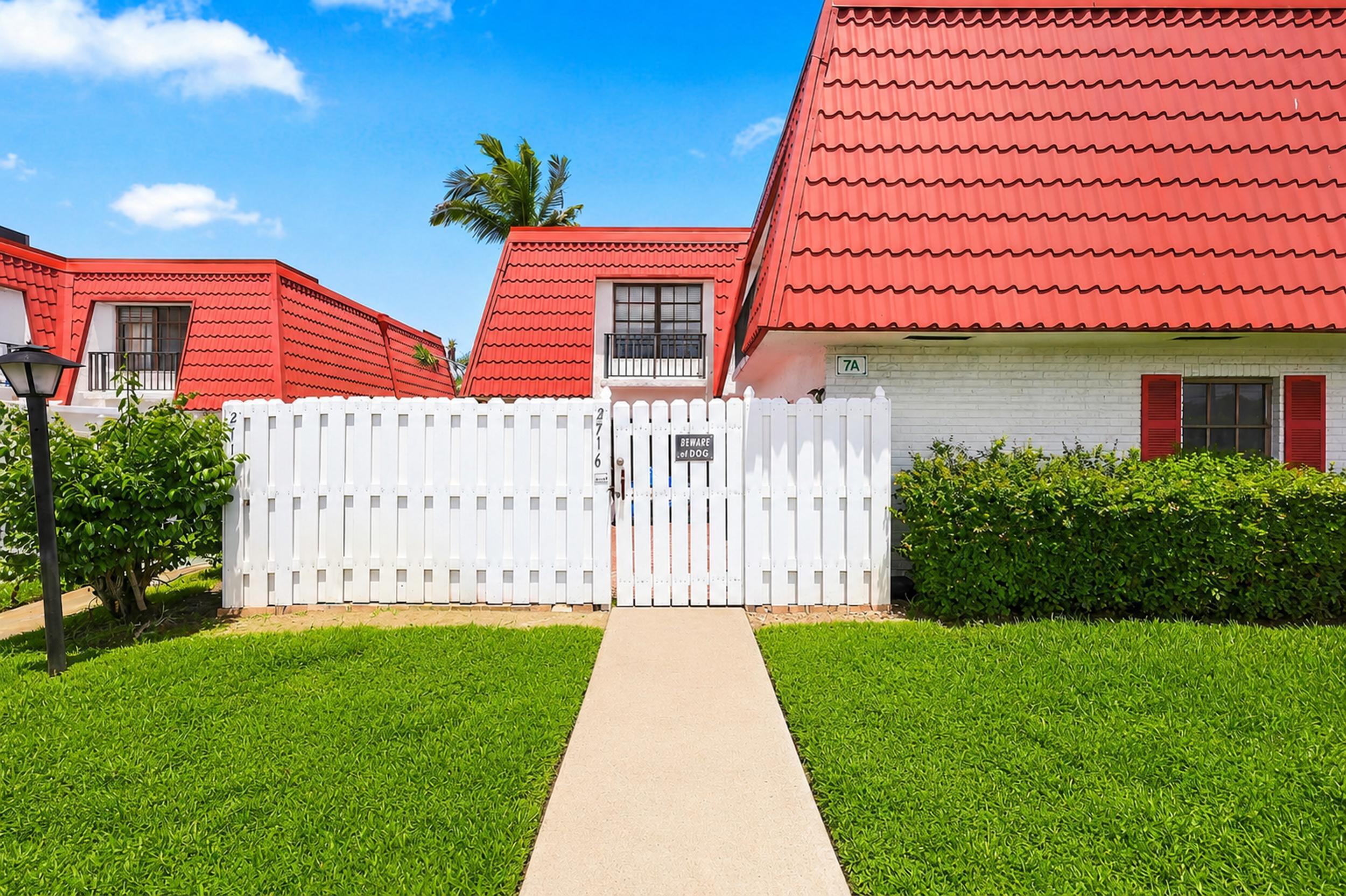 Spacious 3 bedroom / 2.5 bath in the heart of Boynton Beach with over 1,800 sqft of living space! This home includes an en-suite bathroom and walk in closet in the primary bedroom and an oversized secondary bedroom. Located in the highly desirable community of Golfview Harbour, conveniently within minutes of the beach, I-95, neighborhood parks (one with a splash pad), shopping and dining, and Downtown Delray. This opportunity will not last! Schedule a tour today!