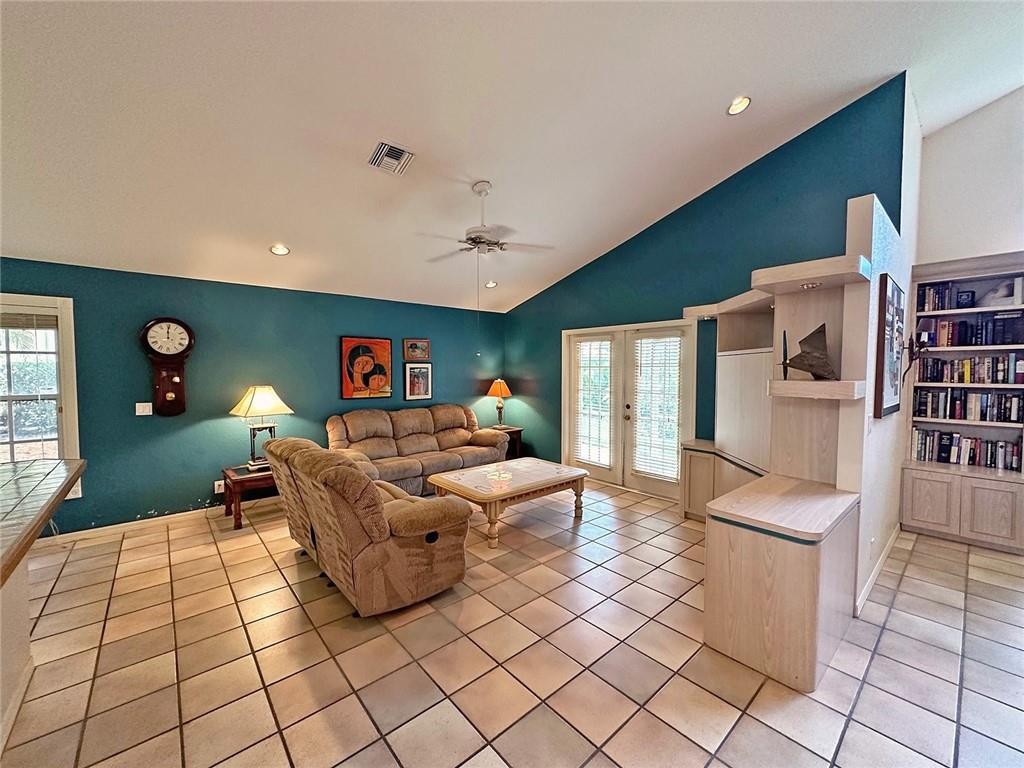 Country Isles Cove 137-45 - Residential