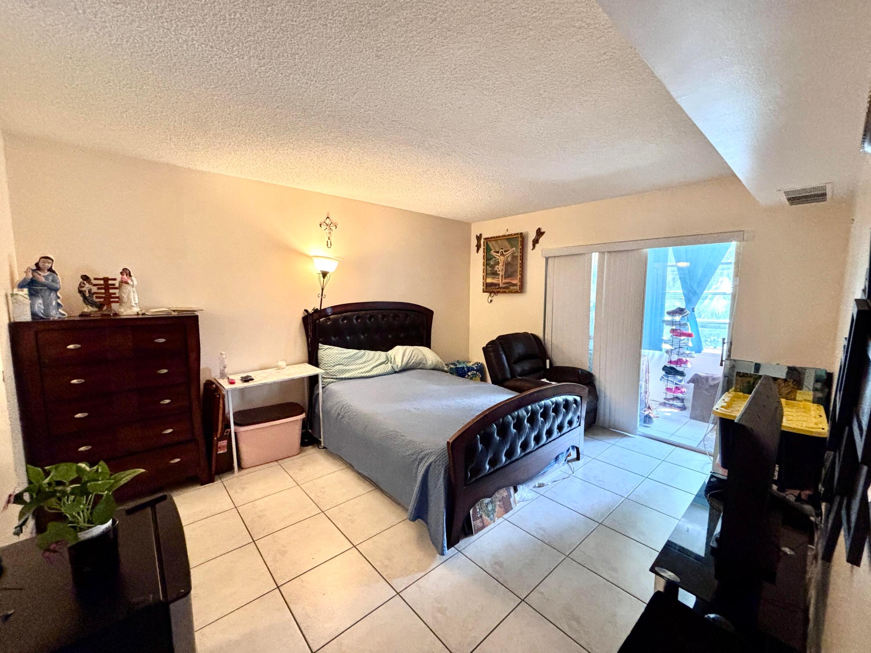 ORIOLE GARDENS - Residential