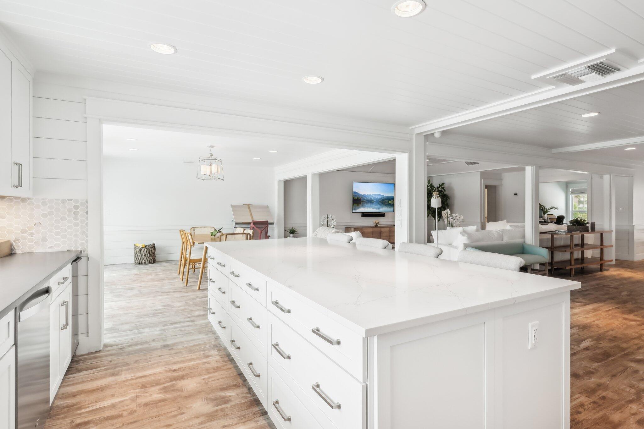 ROLLING HILLS - Residential