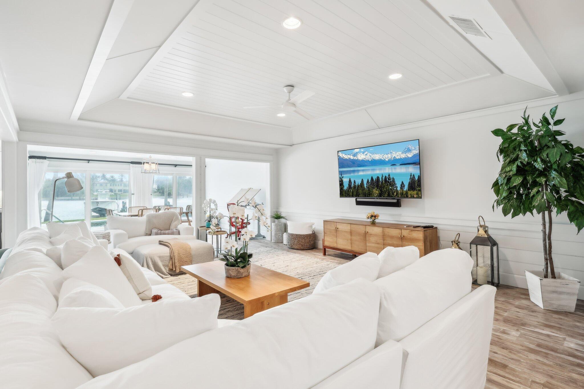 ROLLING HILLS - Residential