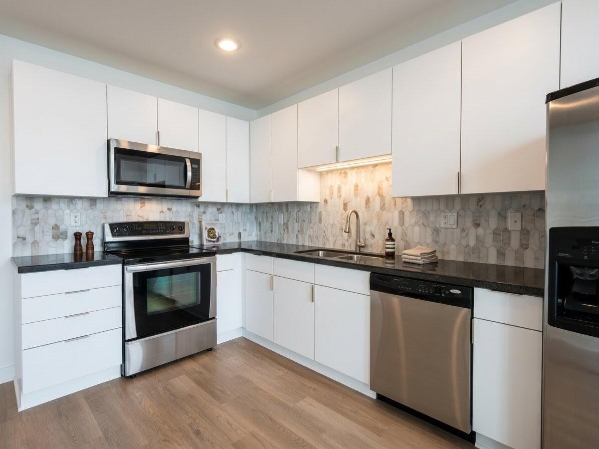 EDGE CONDO NO ONE - Residential