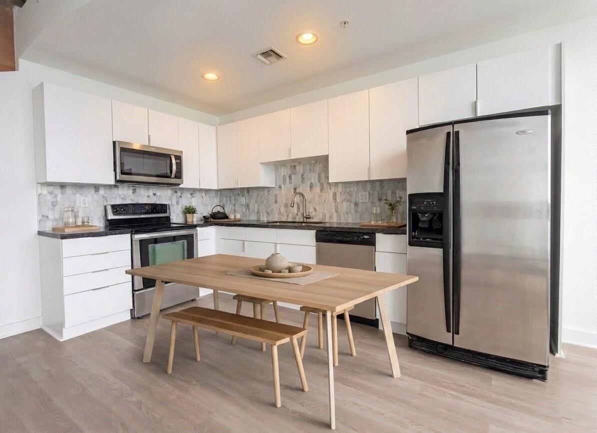 EDGE CONDO NO ONE - Residential