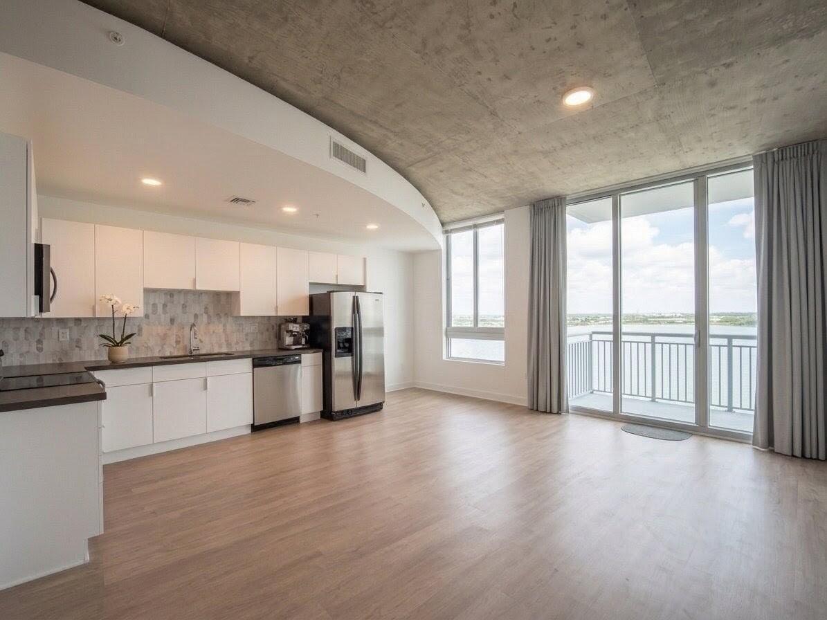 EDGE CONDO NO ONE - Residential
