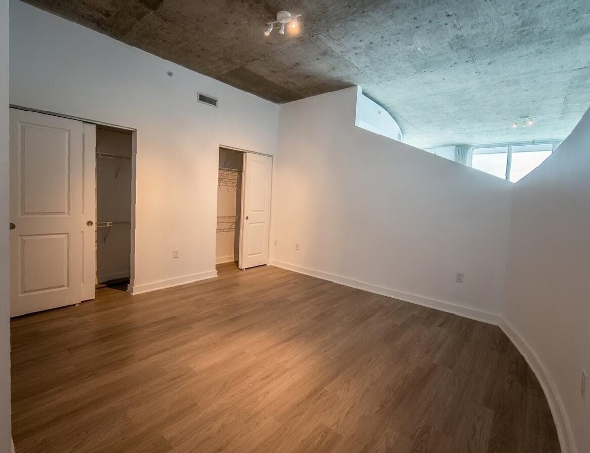 EDGE CONDO NO ONE - Residential
