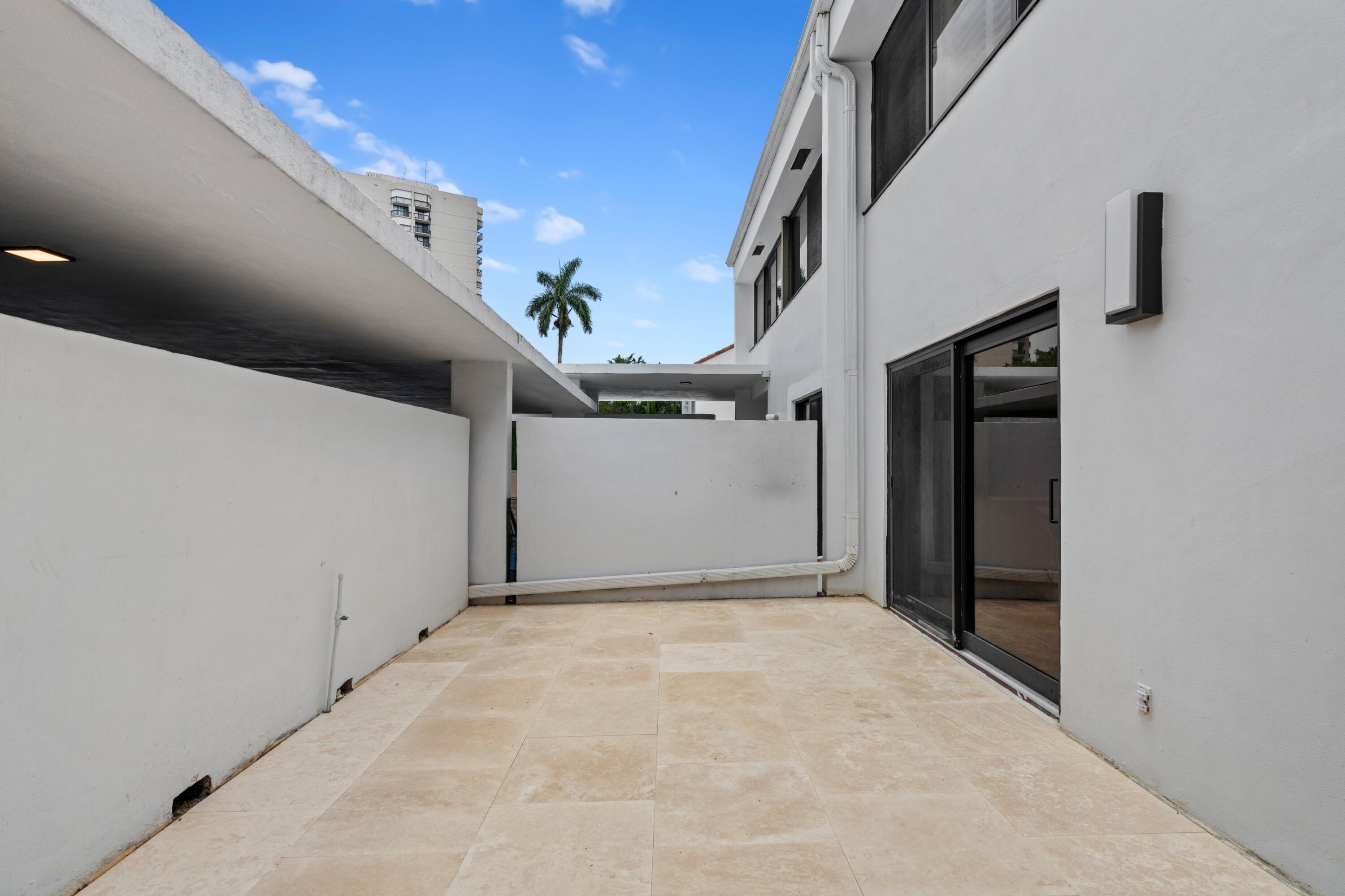 PARLIAMENT GOLF VILLAS CONDO - Residential