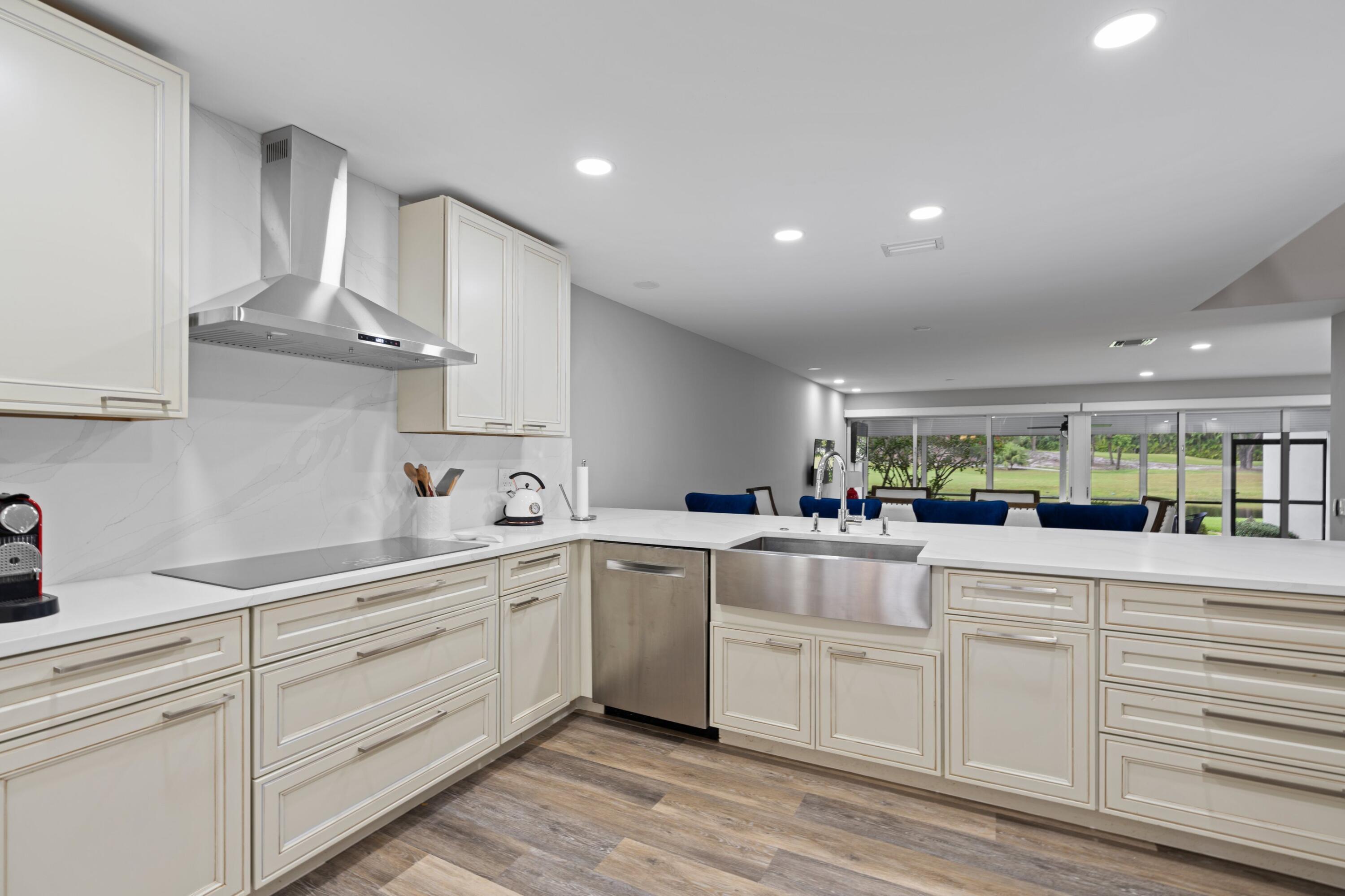 PARLIAMENT GOLF VILLAS CONDO - Residential