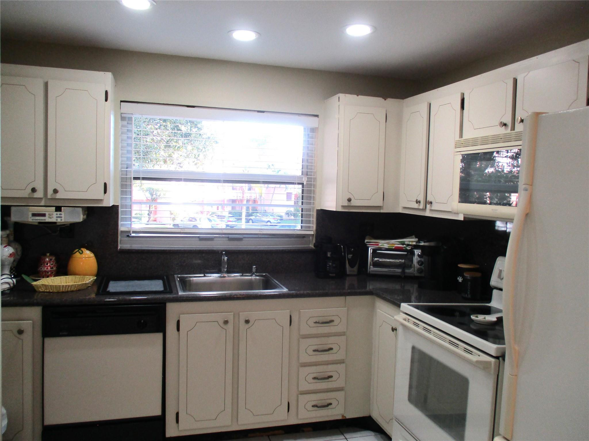 SUNRISE LAKES 130 CONDO - Residential