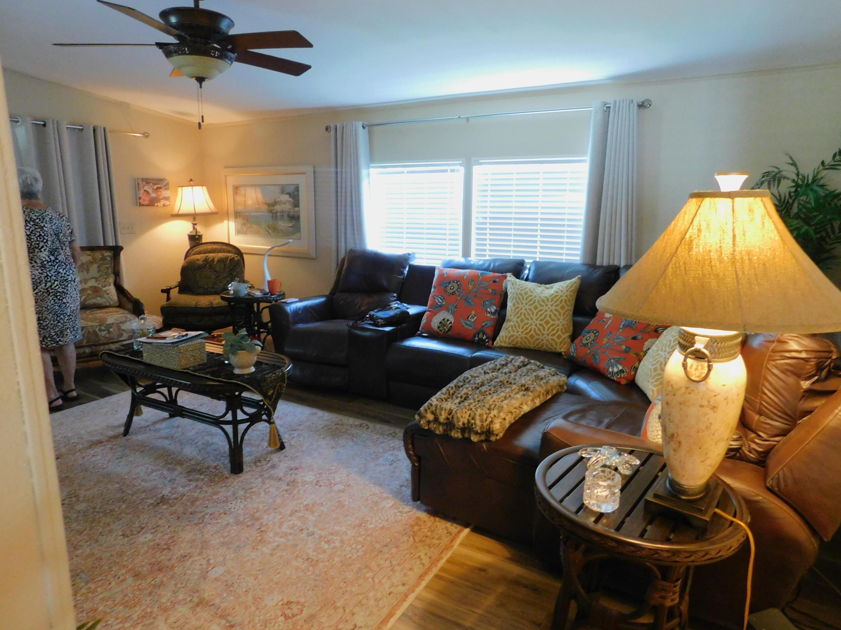 TROPICAL ISLES - Residential