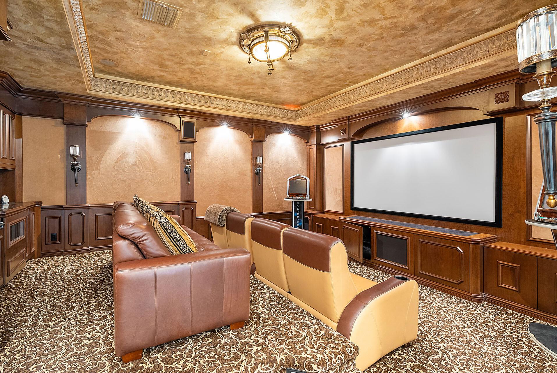 ROYAL PALM YACHT & COUNTRY CLUB - Residential