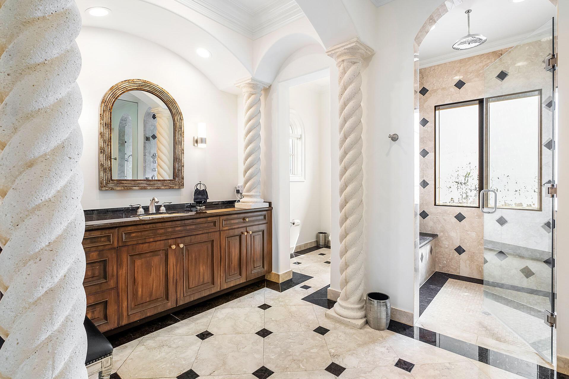 ROYAL PALM YACHT & COUNTRY CLUB - Residential