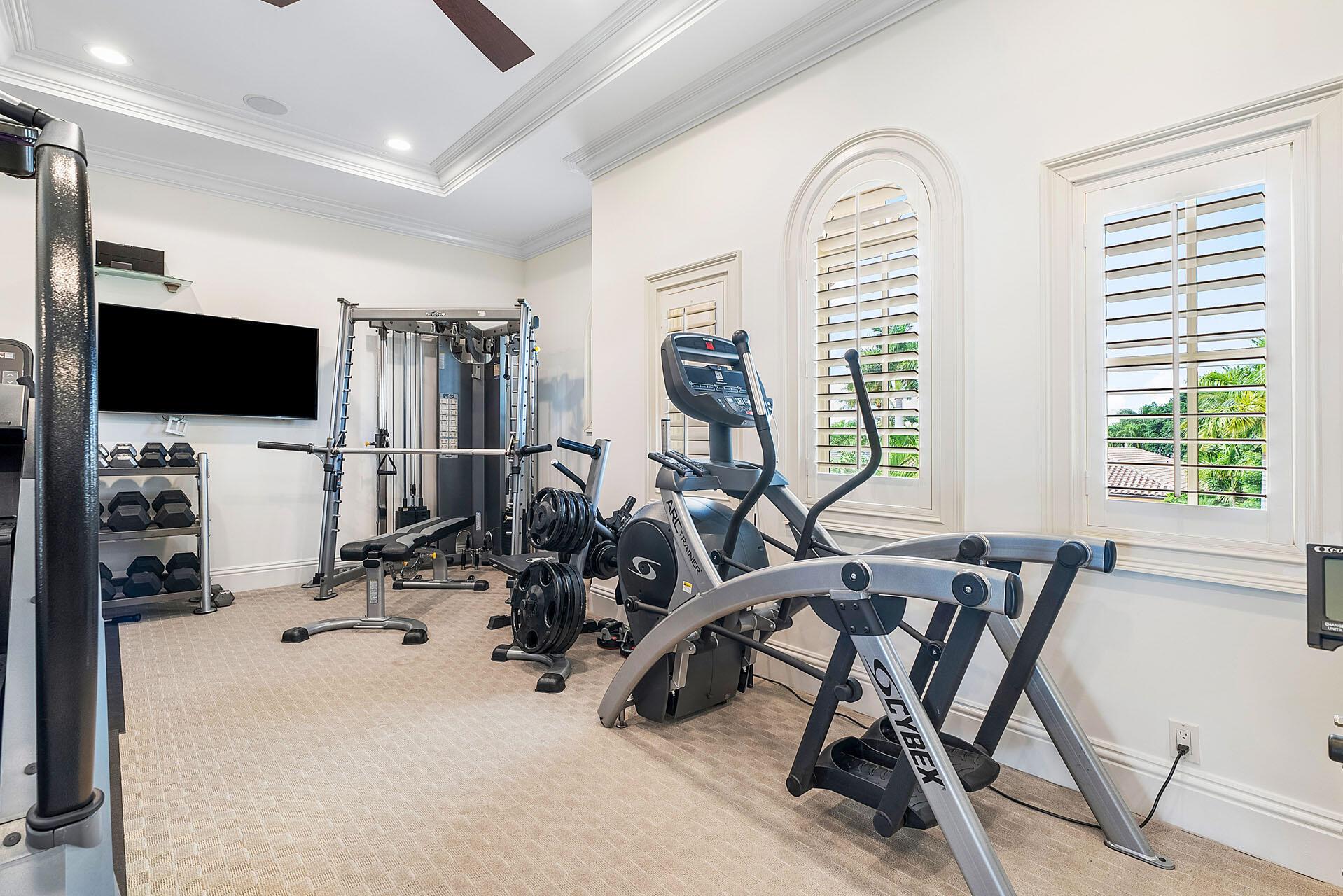 ROYAL PALM YACHT & COUNTRY CLUB - Residential