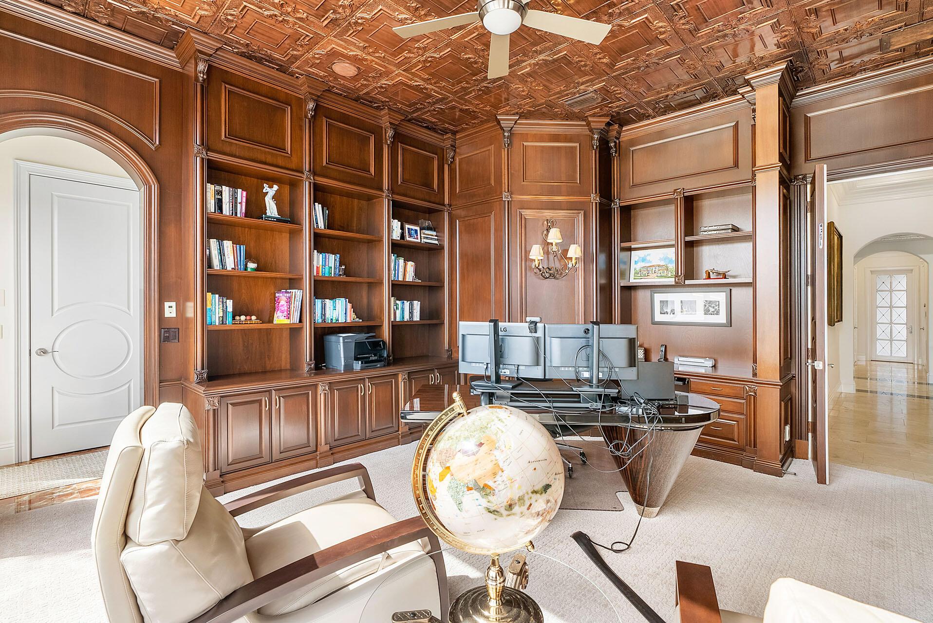 ROYAL PALM YACHT & COUNTRY CLUB - Residential