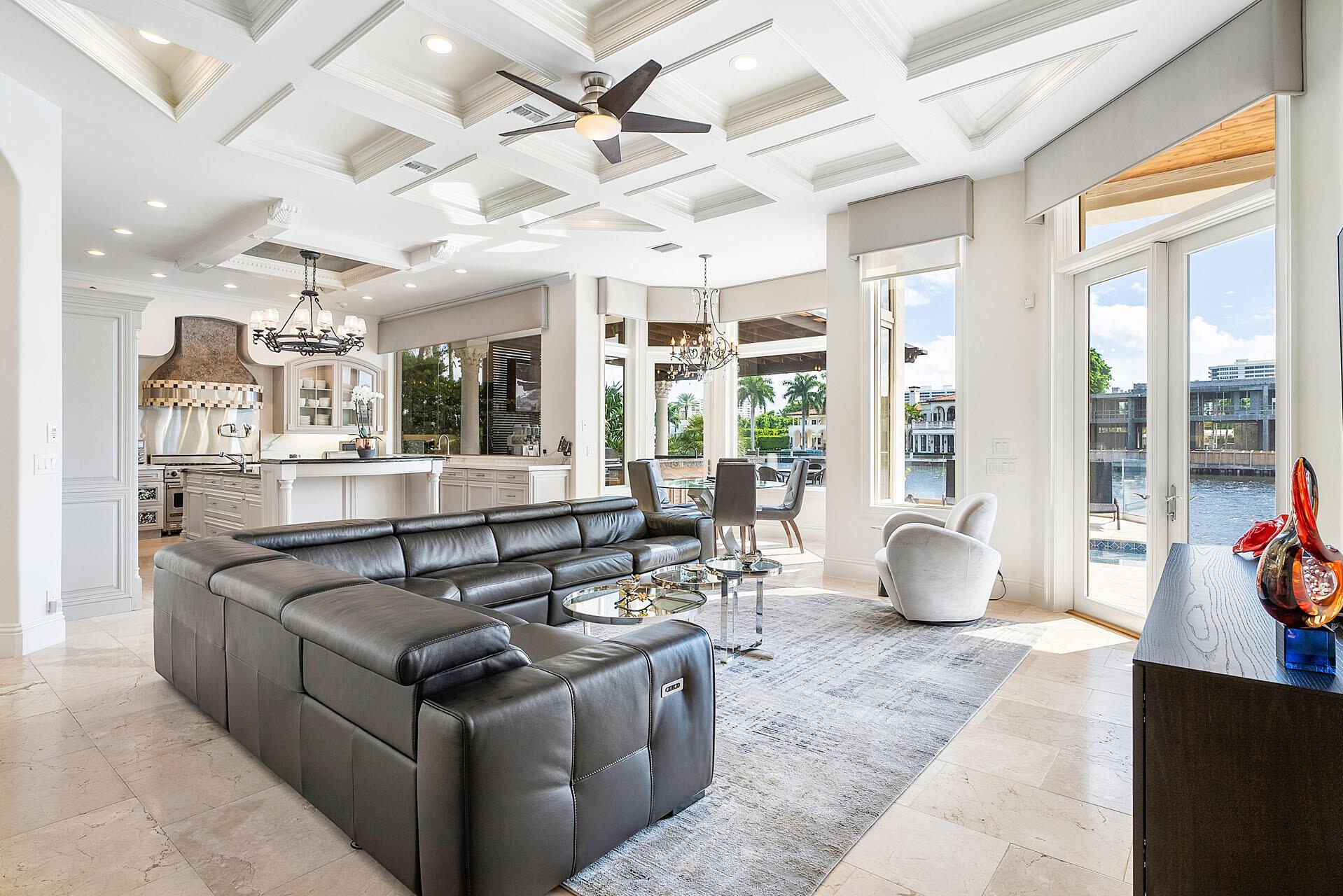 ROYAL PALM YACHT & COUNTRY CLUB - Residential