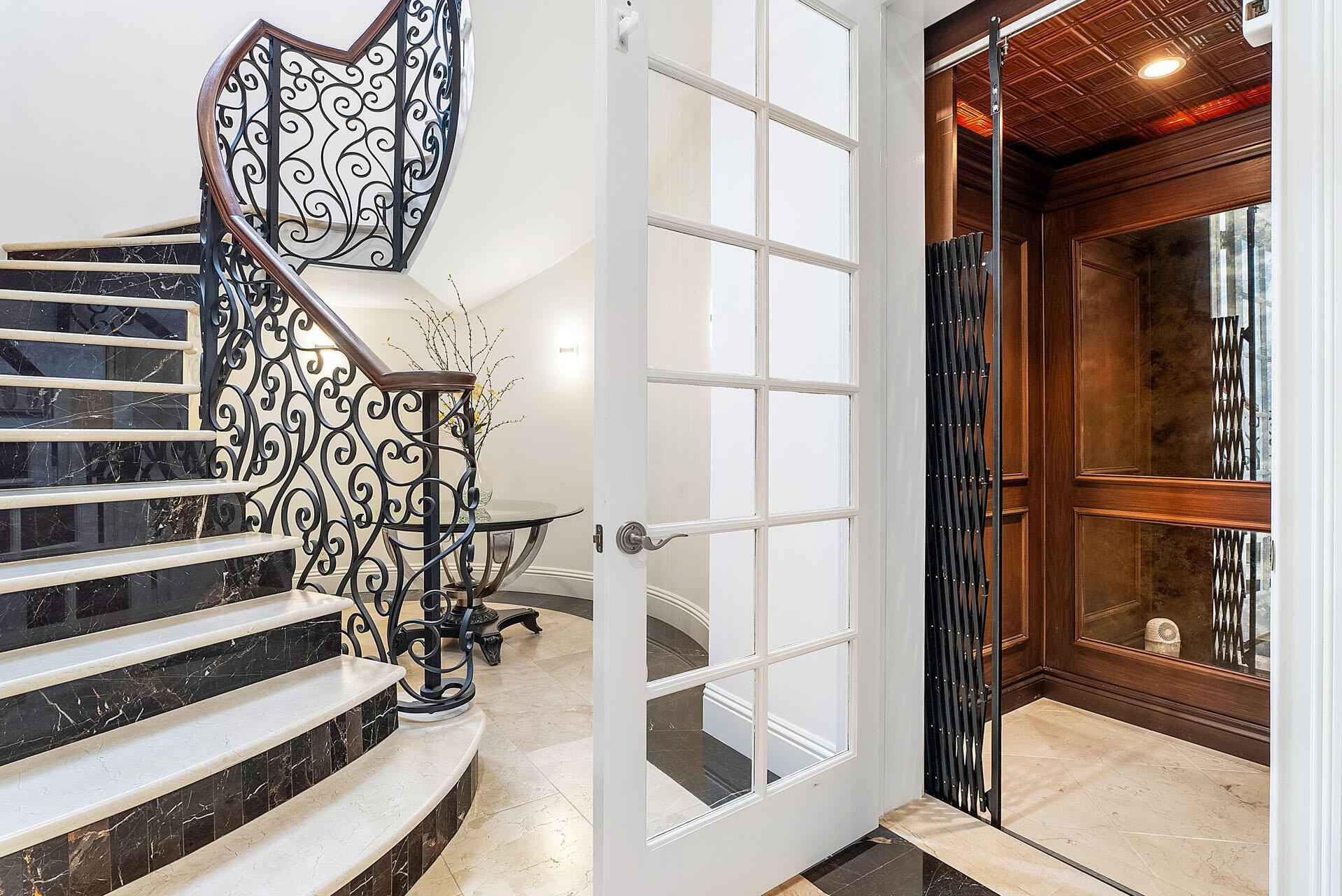 ROYAL PALM YACHT & COUNTRY CLUB - Residential