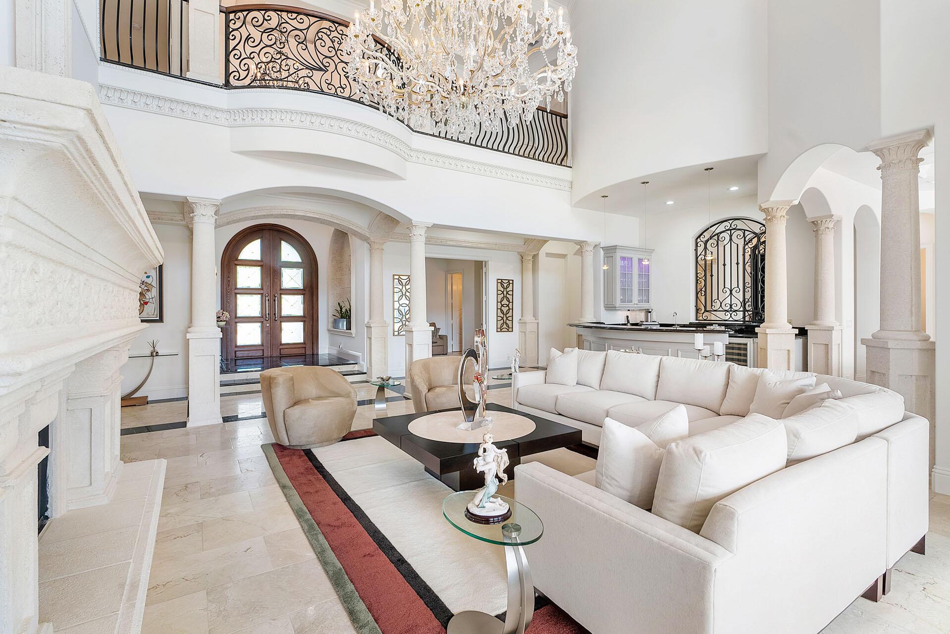 ROYAL PALM YACHT & COUNTRY CLUB - Residential