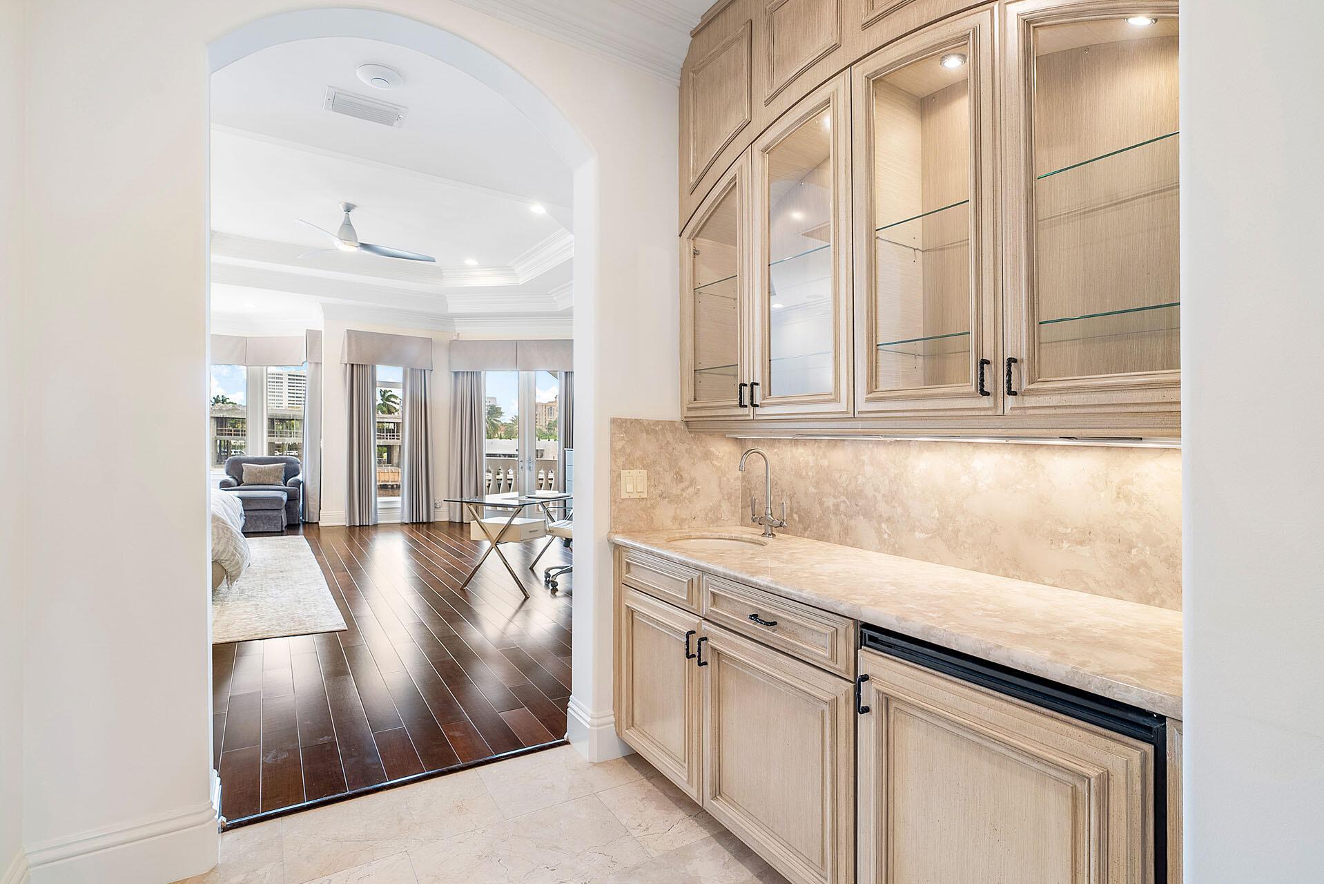 ROYAL PALM YACHT & COUNTRY CLUB - Residential