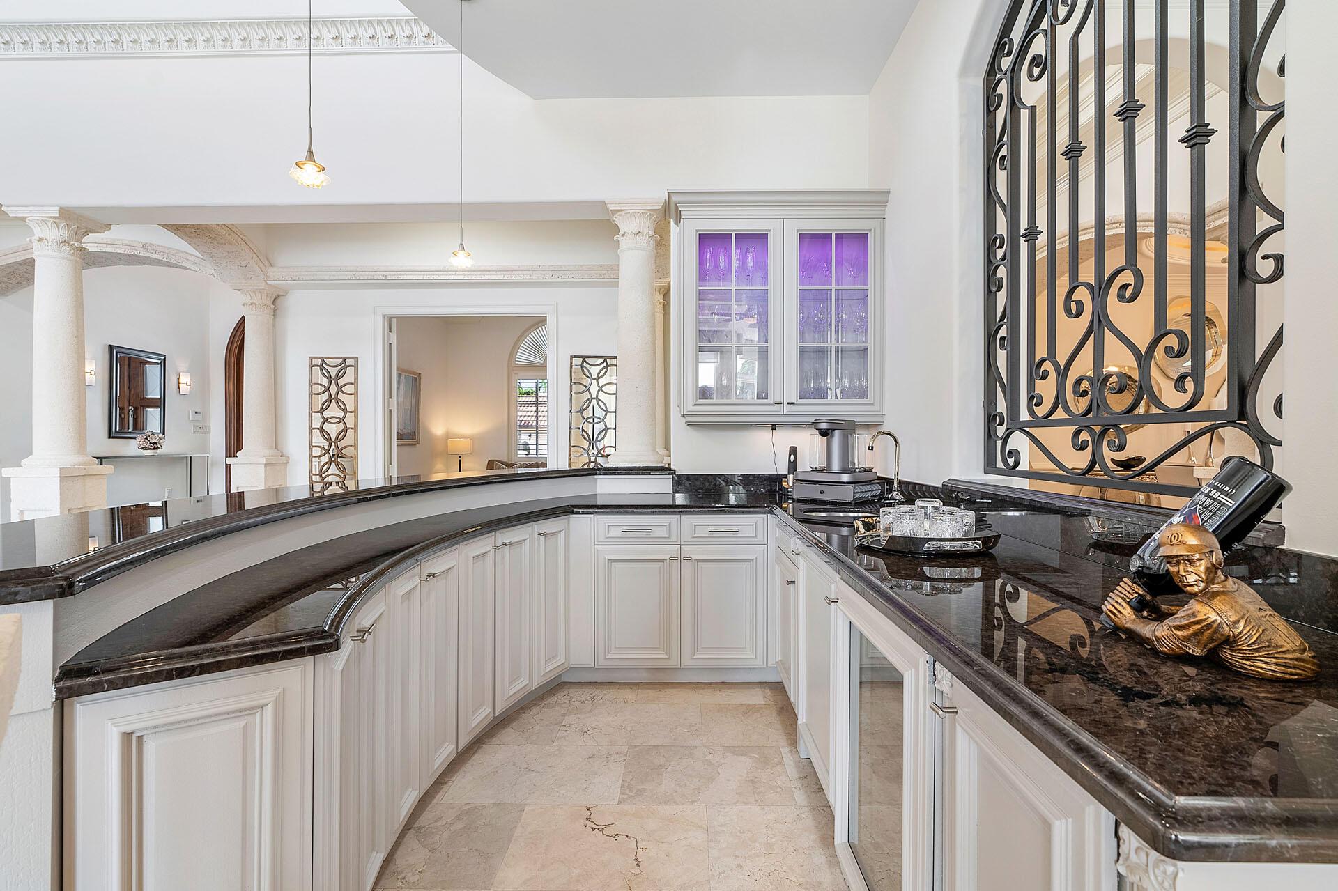 ROYAL PALM YACHT & COUNTRY CLUB - Residential