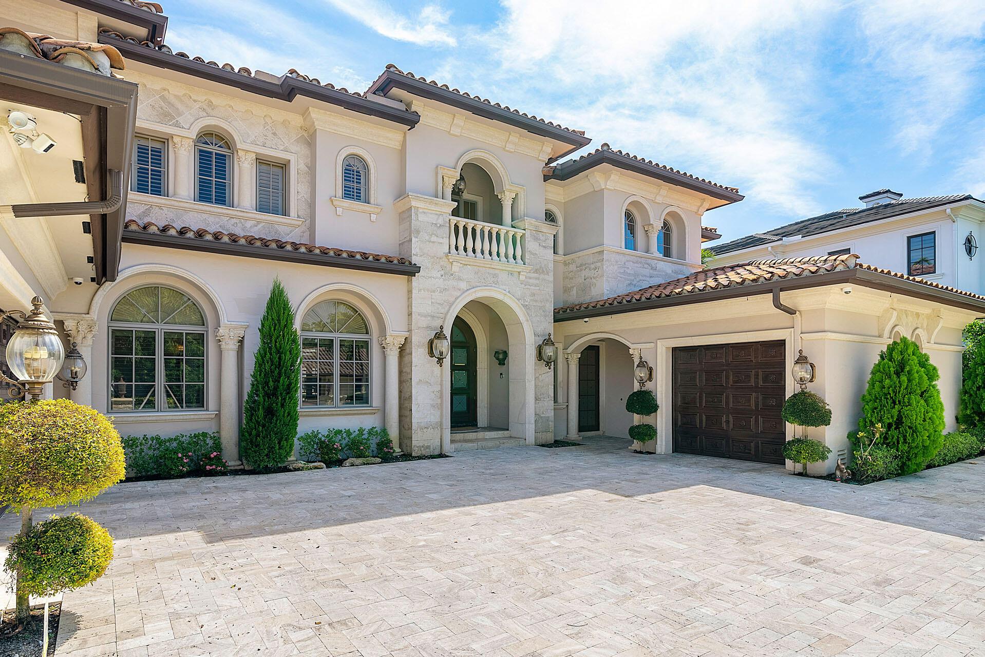 ROYAL PALM YACHT & COUNTRY CLUB - Residential