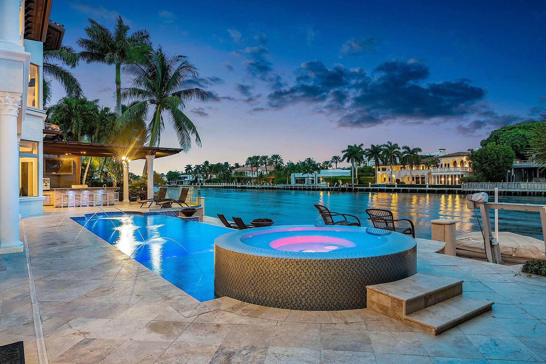 ROYAL PALM YACHT & COUNTRY CLUB - Residential
