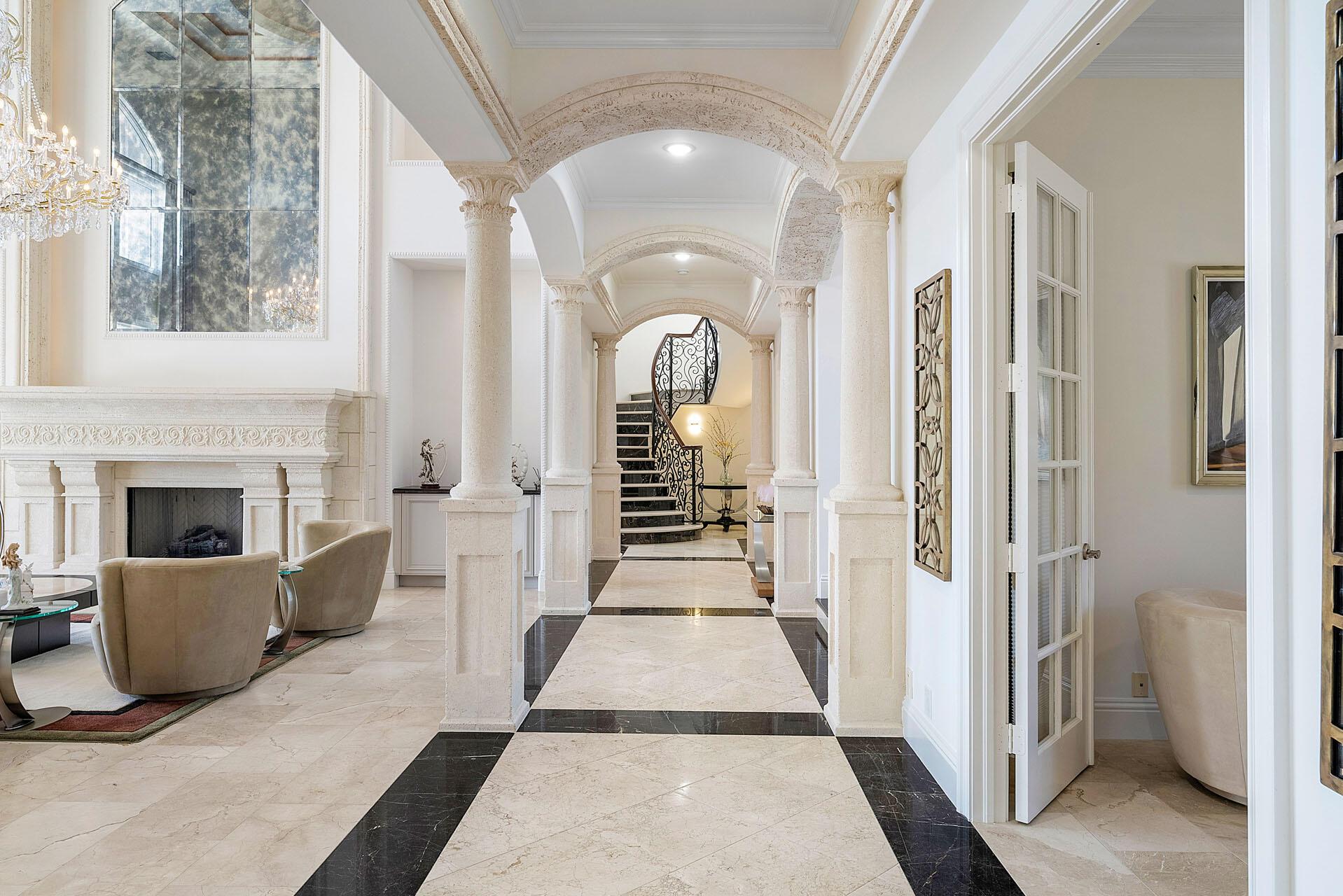 ROYAL PALM YACHT & COUNTRY CLUB - Residential