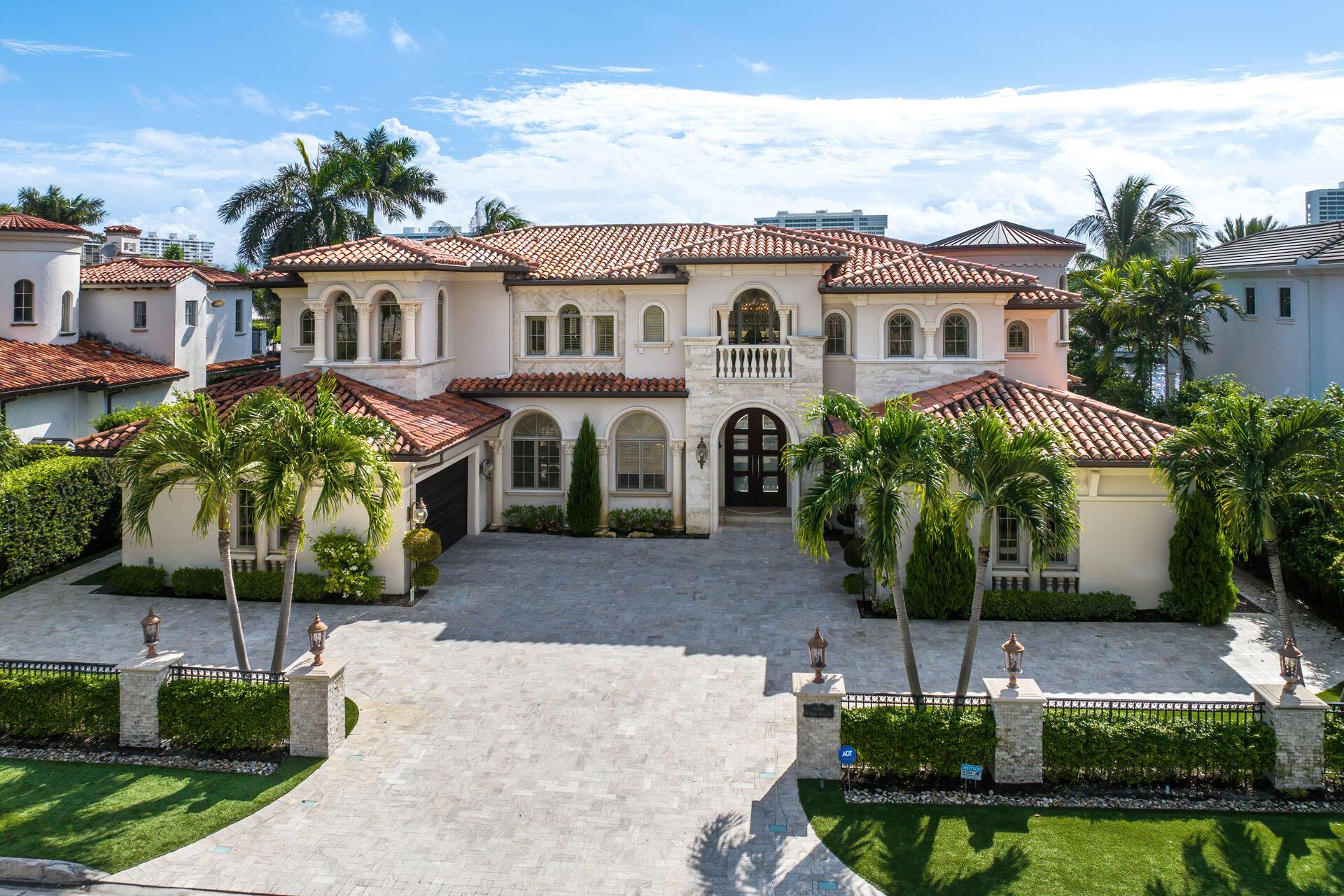 ROYAL PALM YACHT & COUNTRY CLUB - Residential