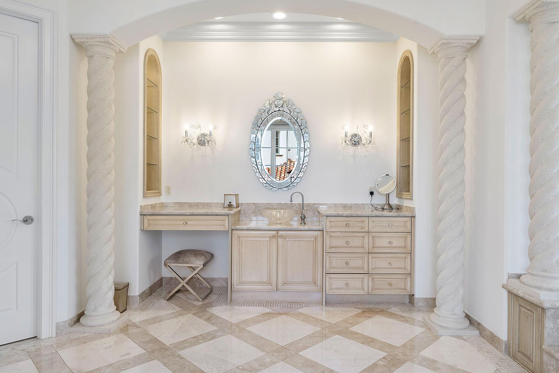 ROYAL PALM YACHT & COUNTRY CLUB - Residential