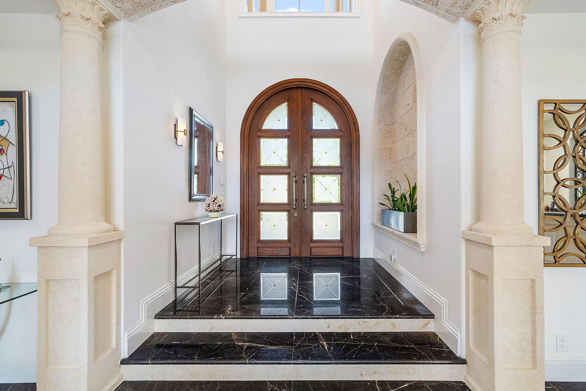 ROYAL PALM YACHT & COUNTRY CLUB - Residential