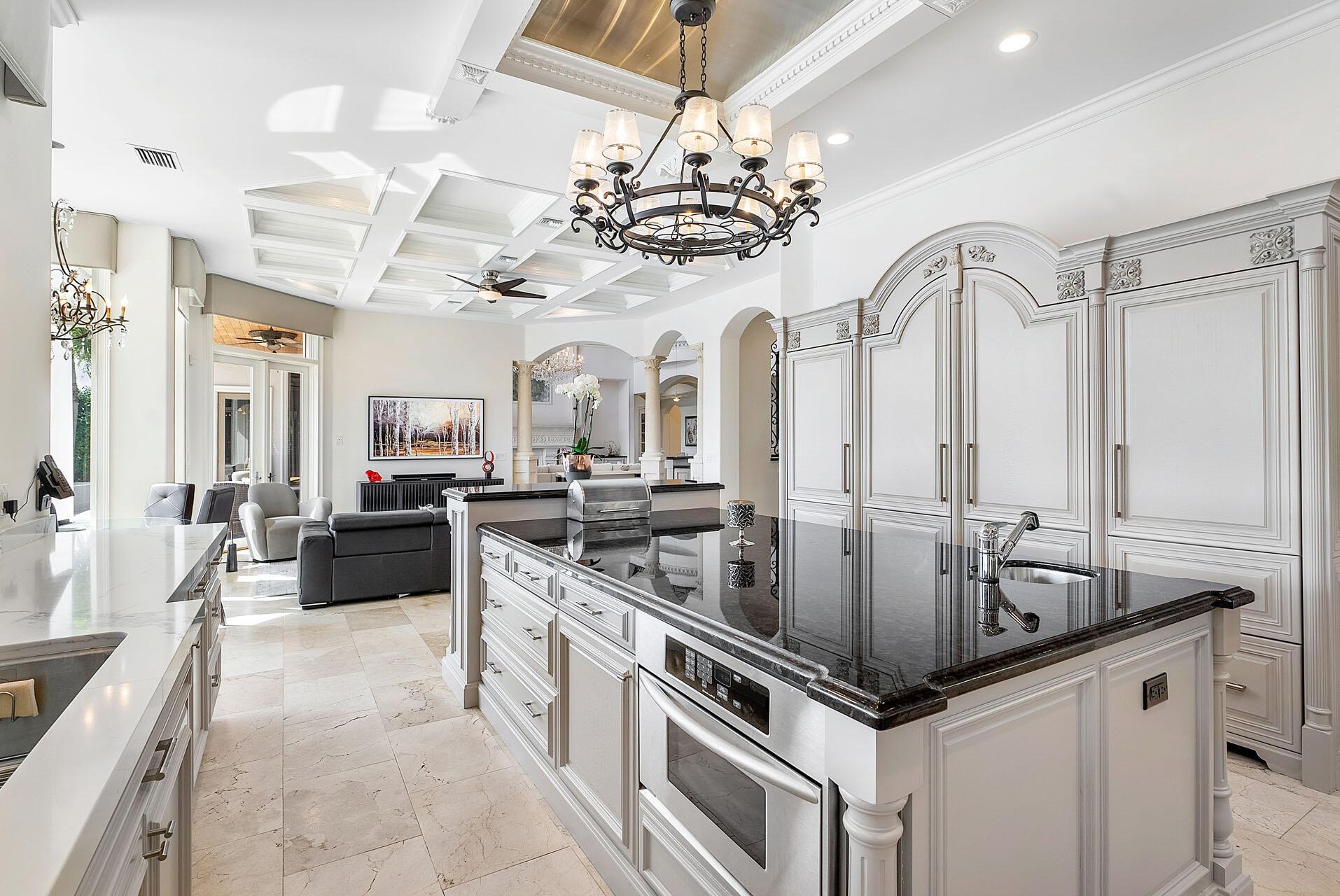 ROYAL PALM YACHT & COUNTRY CLUB - Residential