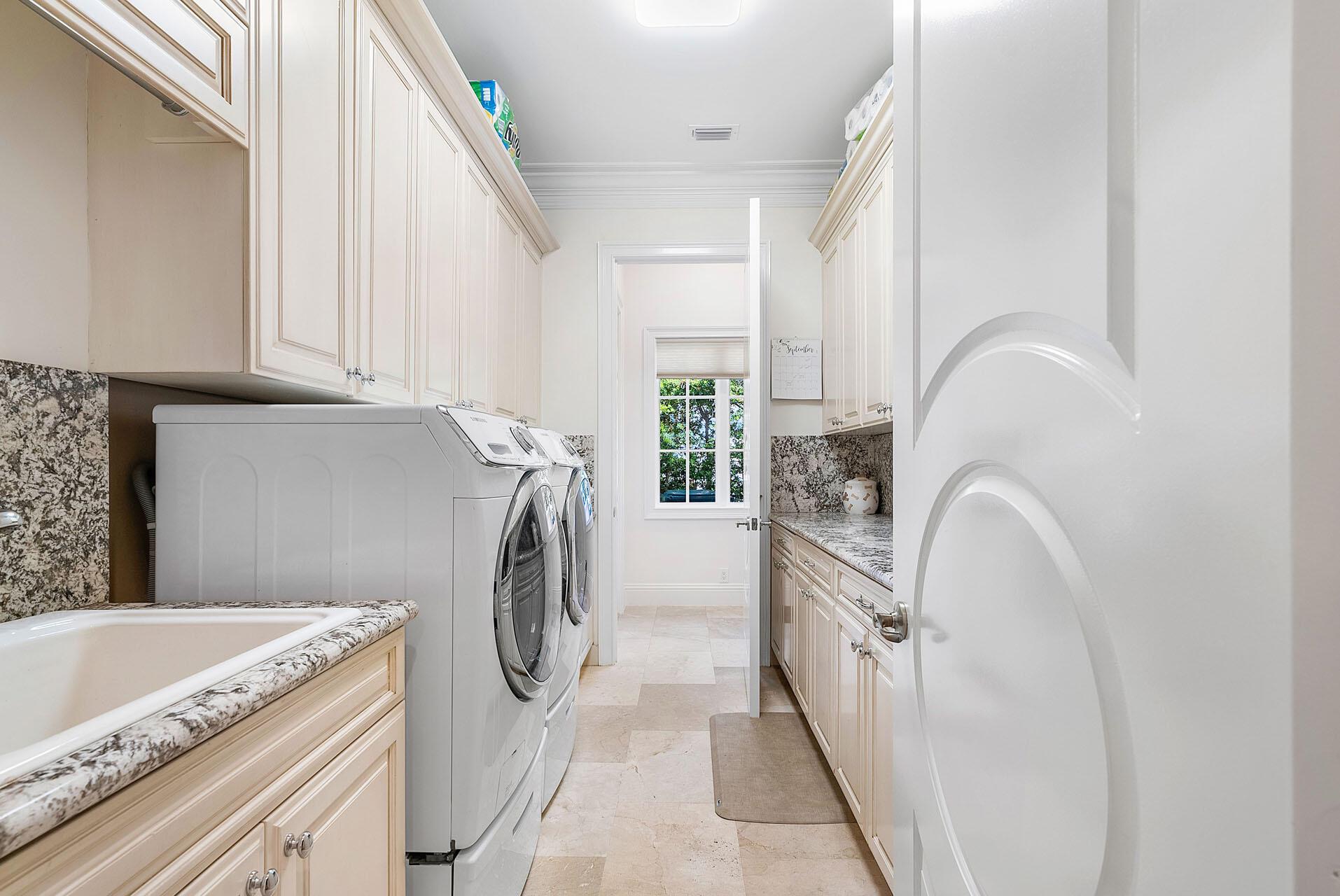 ROYAL PALM YACHT & COUNTRY CLUB - Residential