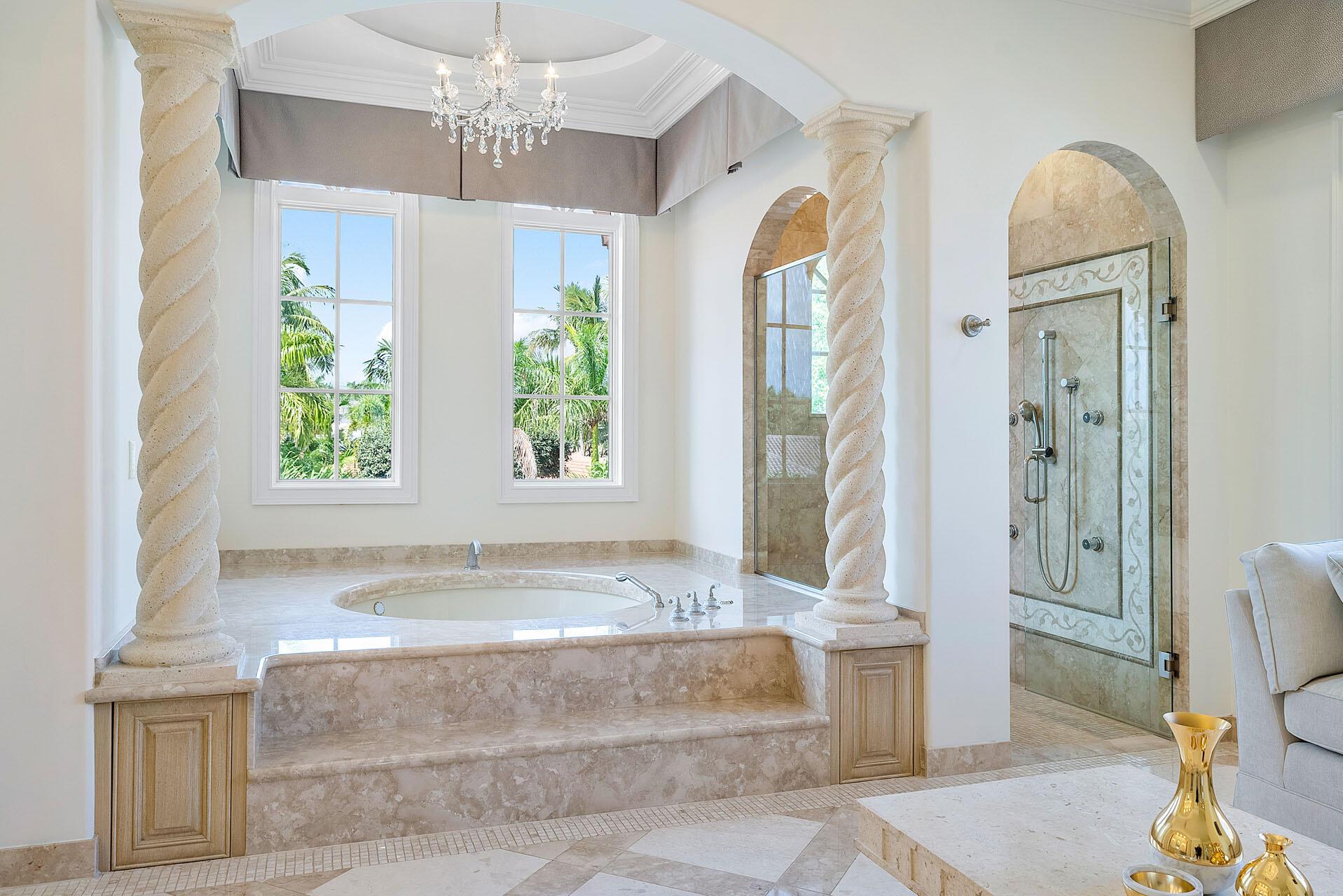 ROYAL PALM YACHT & COUNTRY CLUB - Residential
