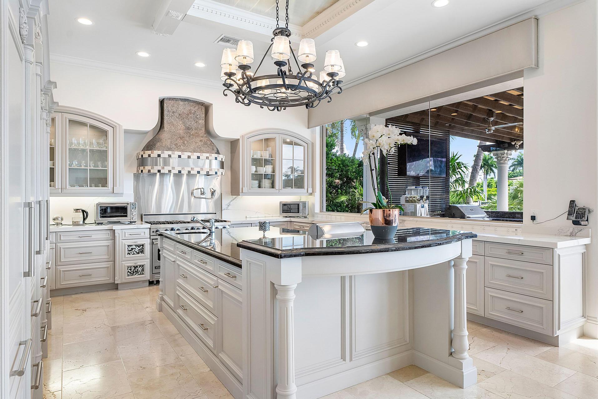 ROYAL PALM YACHT & COUNTRY CLUB - Residential