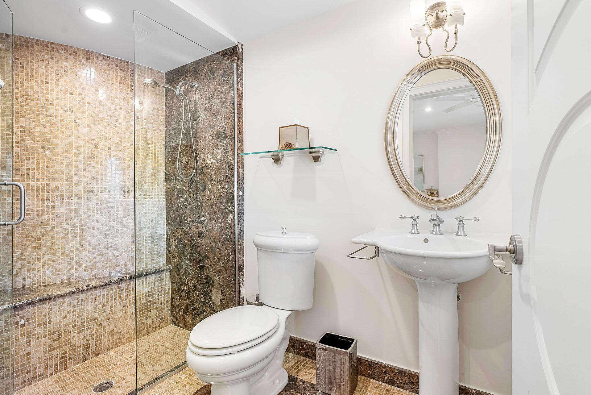 ROYAL PALM YACHT & COUNTRY CLUB - Residential