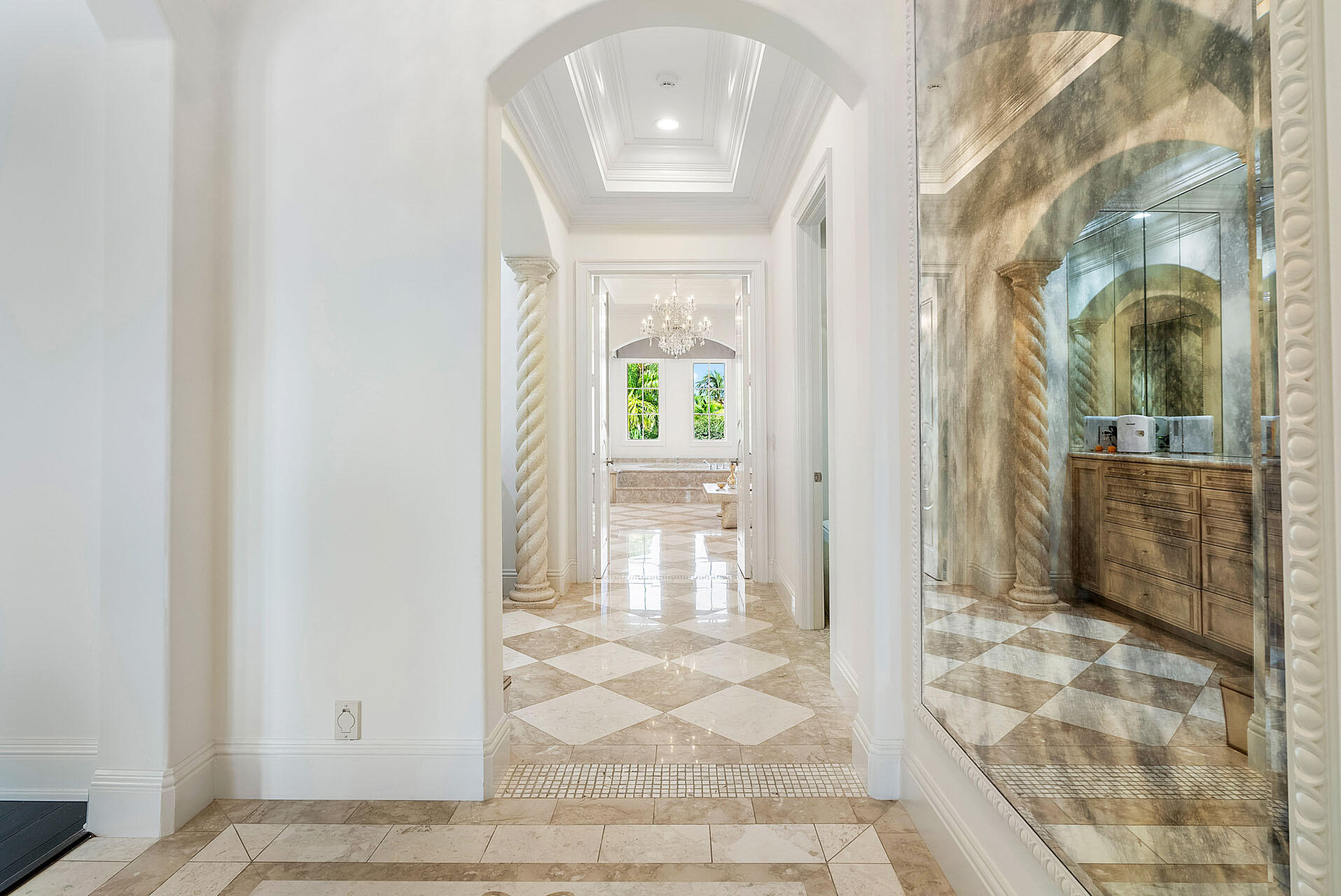 ROYAL PALM YACHT & COUNTRY CLUB - Residential