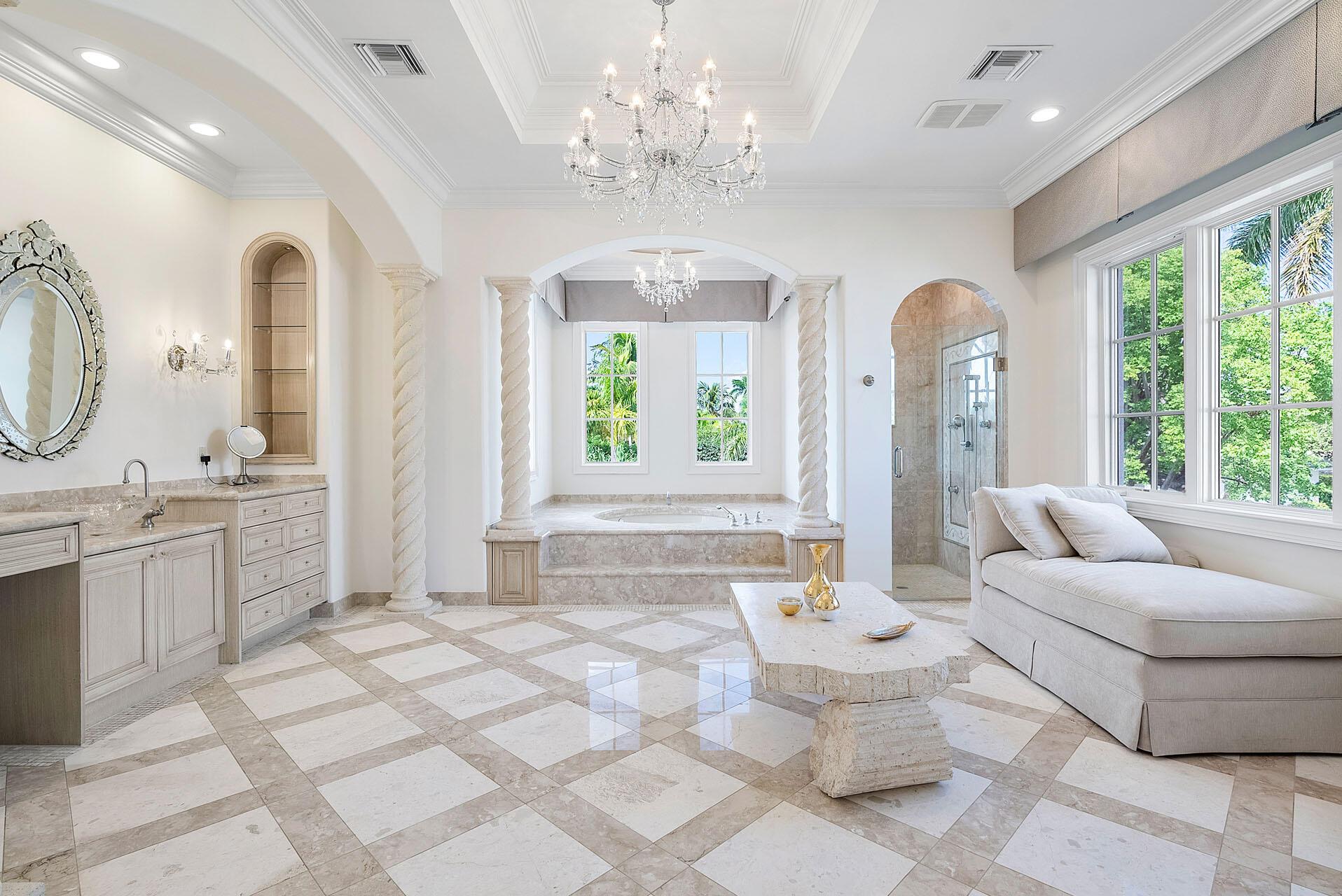 ROYAL PALM YACHT & COUNTRY CLUB - Residential
