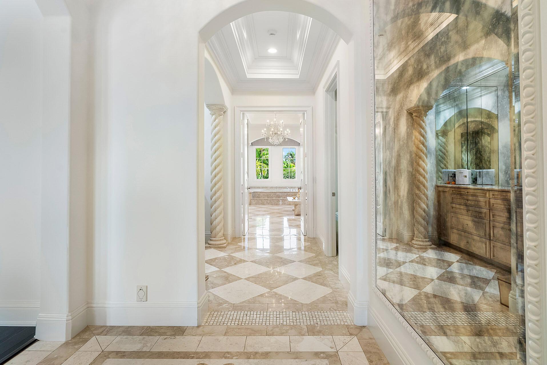ROYAL PALM YACHT & COUNTRY CLUB - Residential