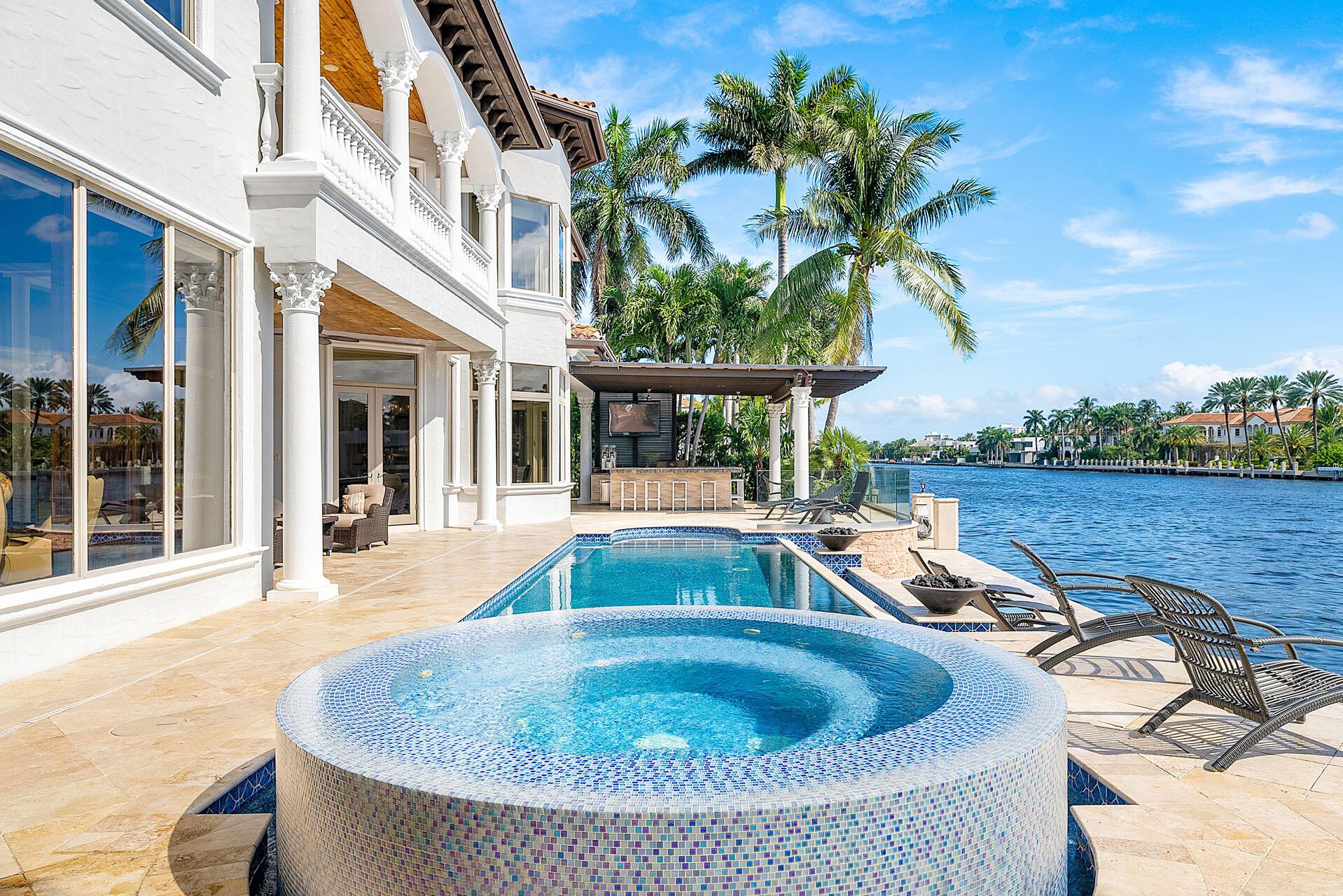 ROYAL PALM YACHT & COUNTRY CLUB - Residential